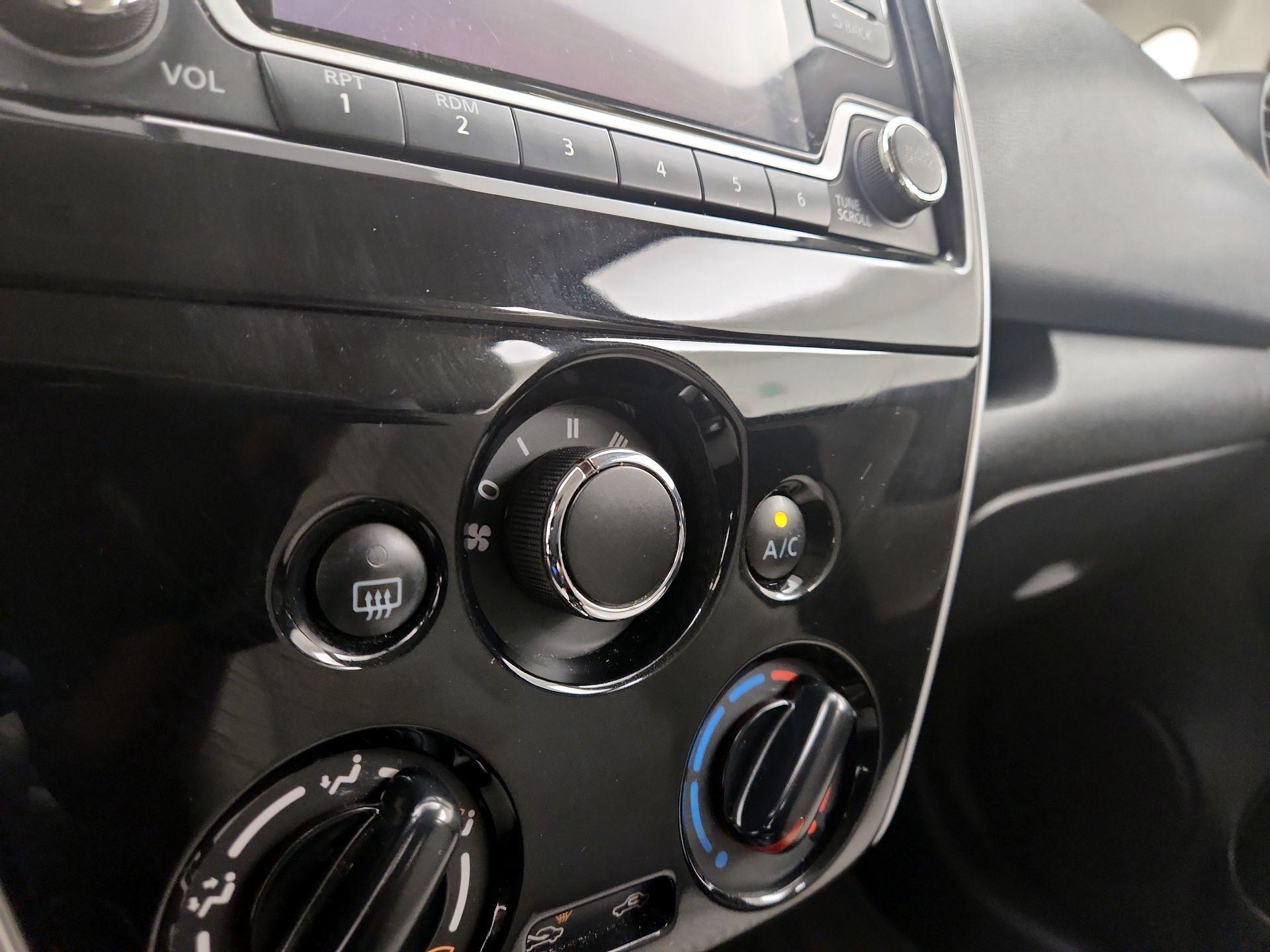 Thumbnail: 2015 Nissan Versa Note - 16