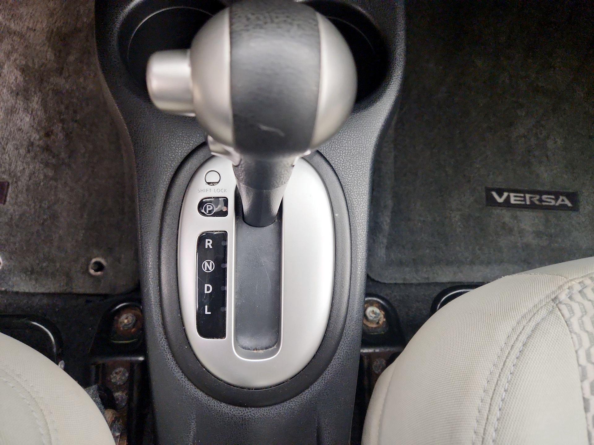 Thumbnail: 2015 Nissan Versa Note - 17