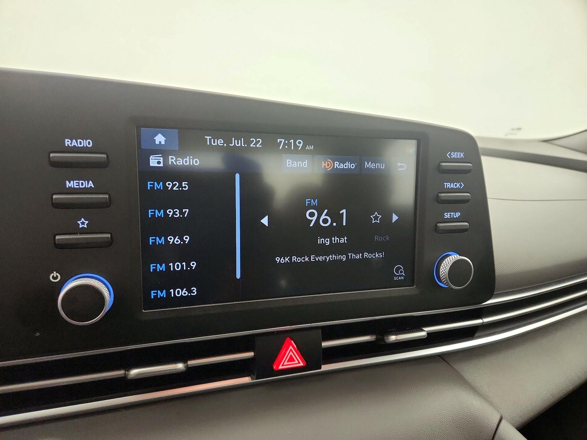 Thumbnail: 2022 Hyundai Elantra - 15