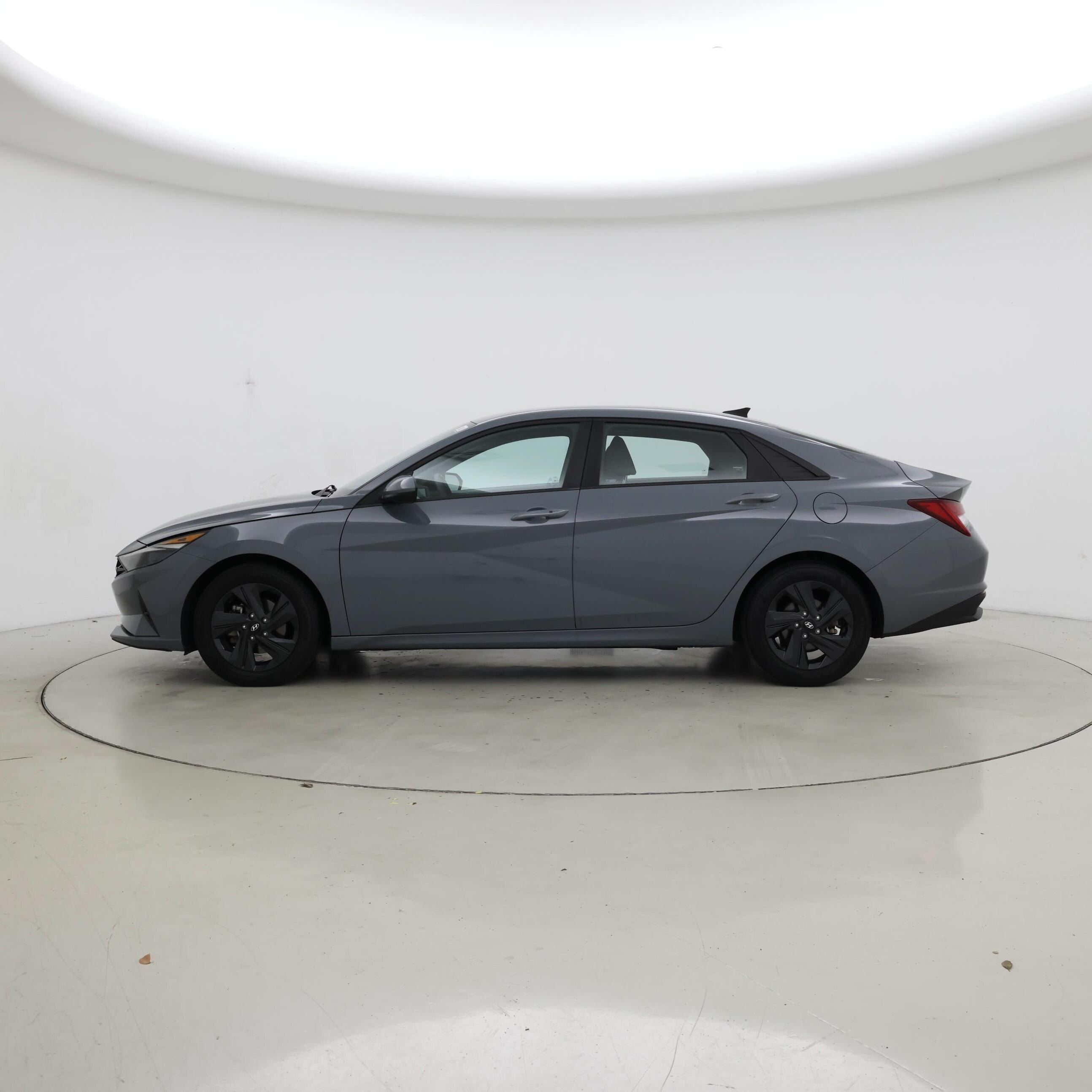Thumbnail: 2022 Hyundai Elantra - 3
