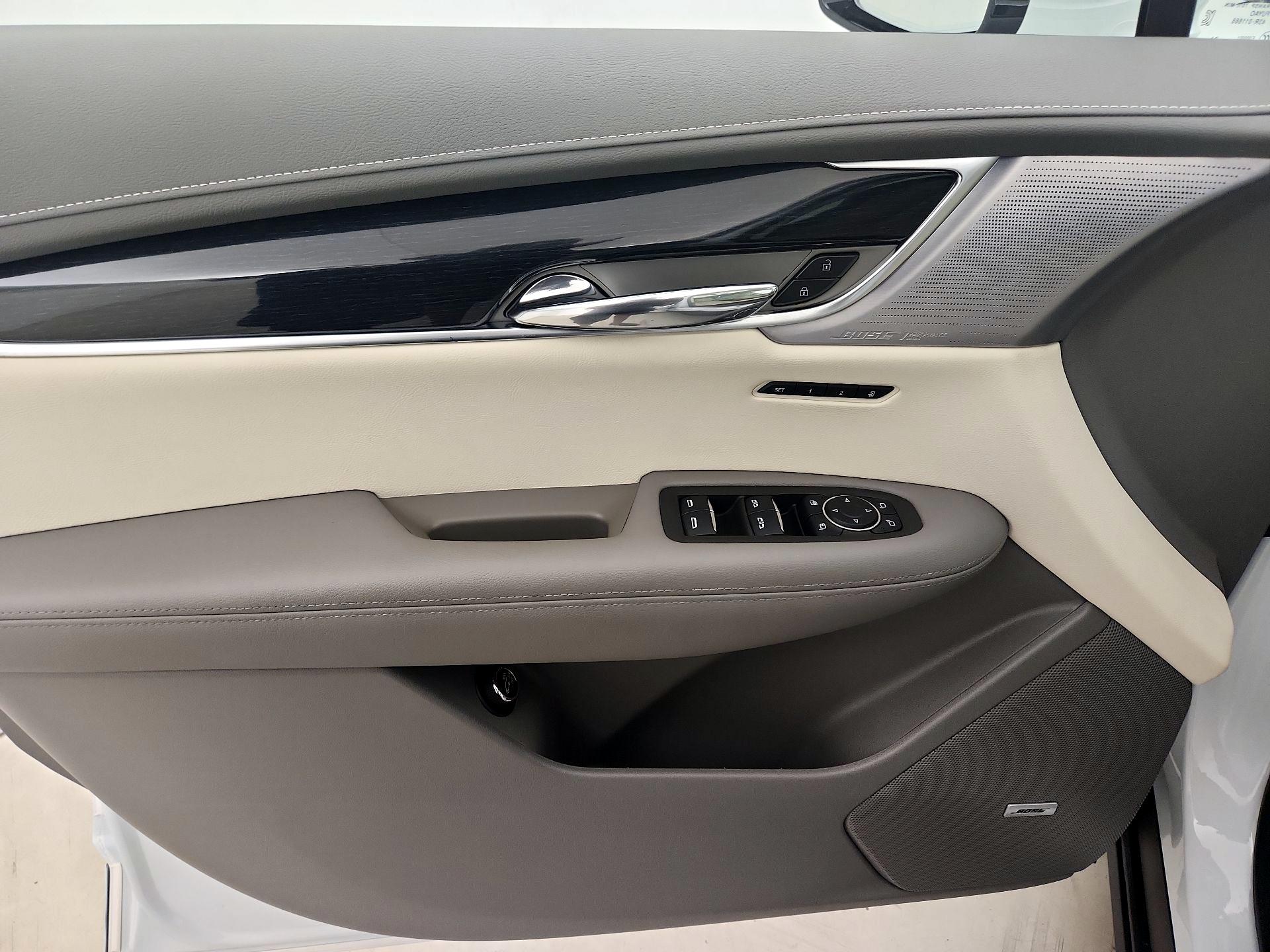 Thumbnail: 2024 Cadillac XT6 - 12