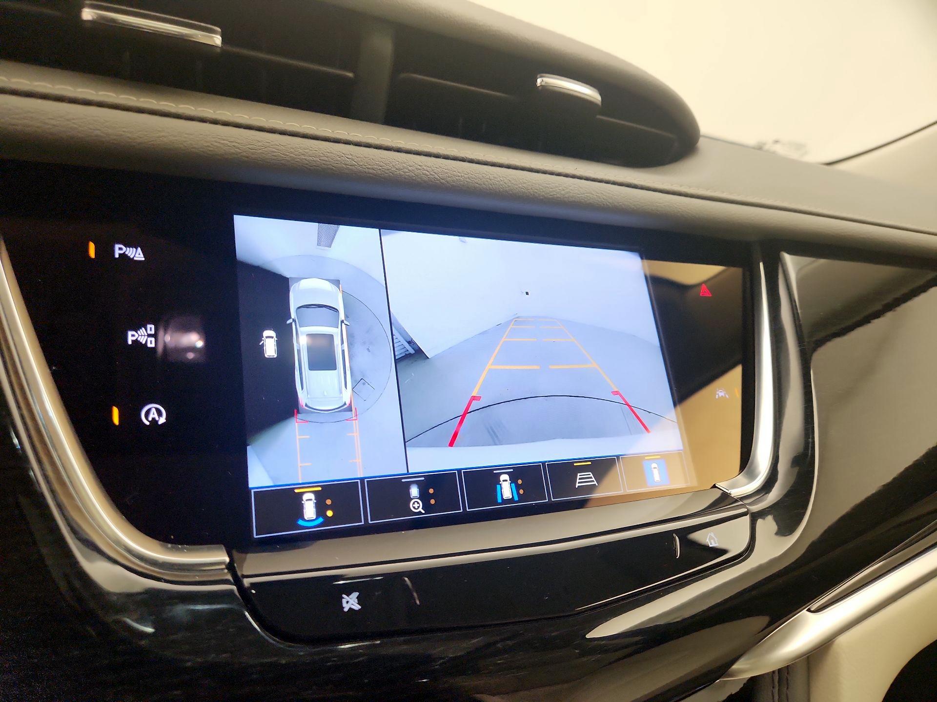 Thumbnail: 2024 Cadillac XT6 - 14