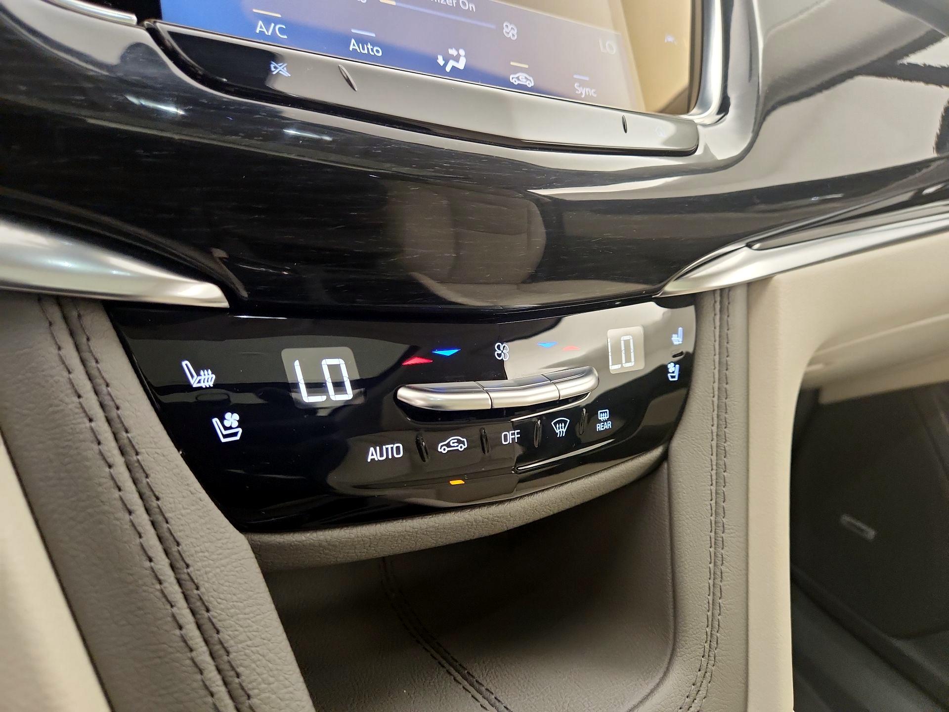 Thumbnail: 2024 Cadillac XT6 - 16