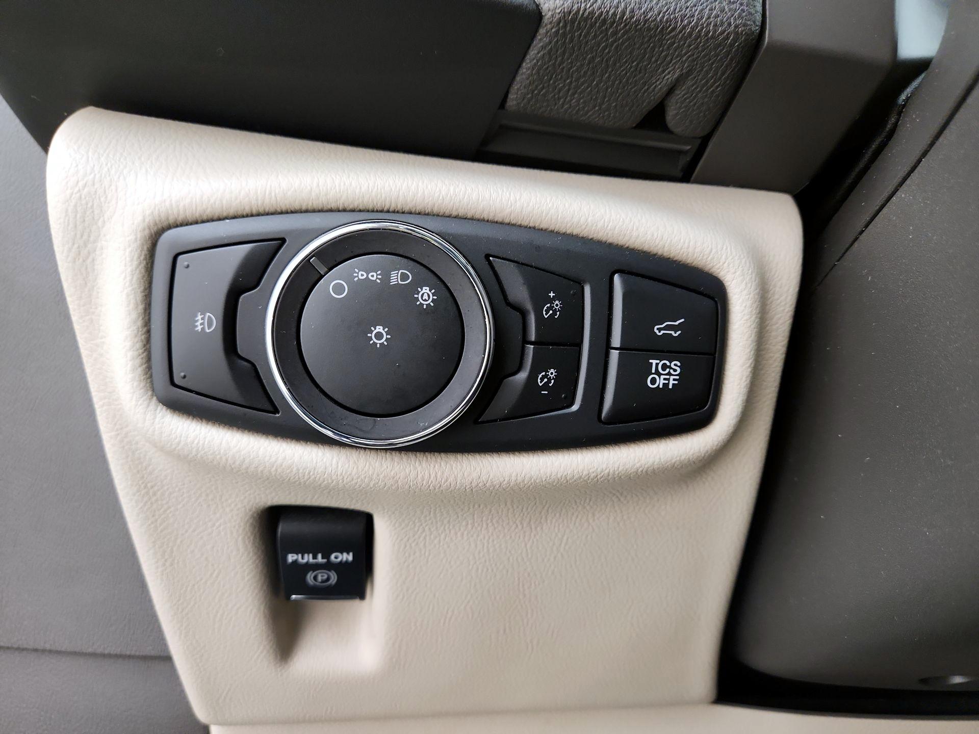 Thumbnail: 2019 Lincoln Nautilus - 13