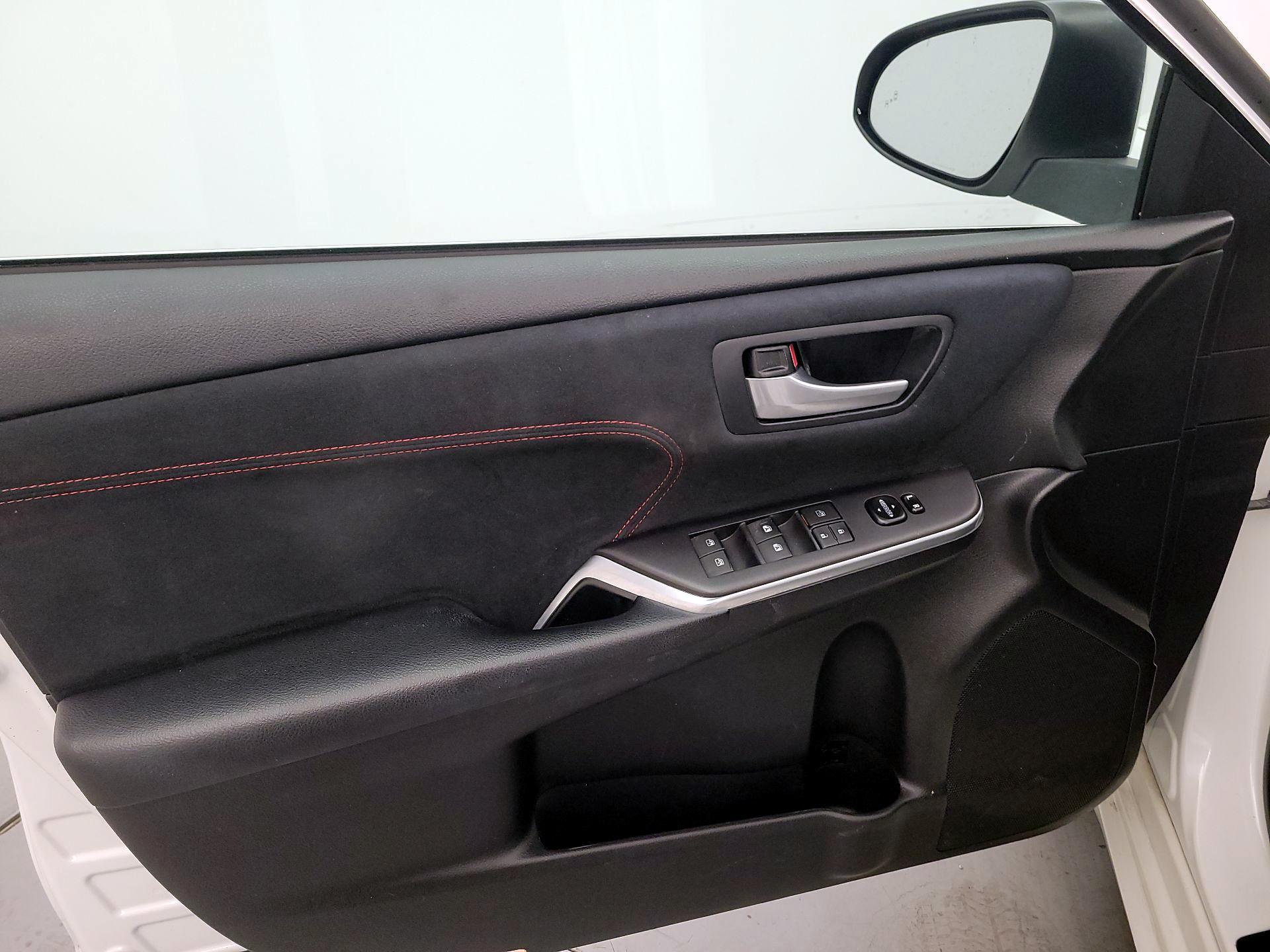 Thumbnail: 2016 Toyota Camry - 12