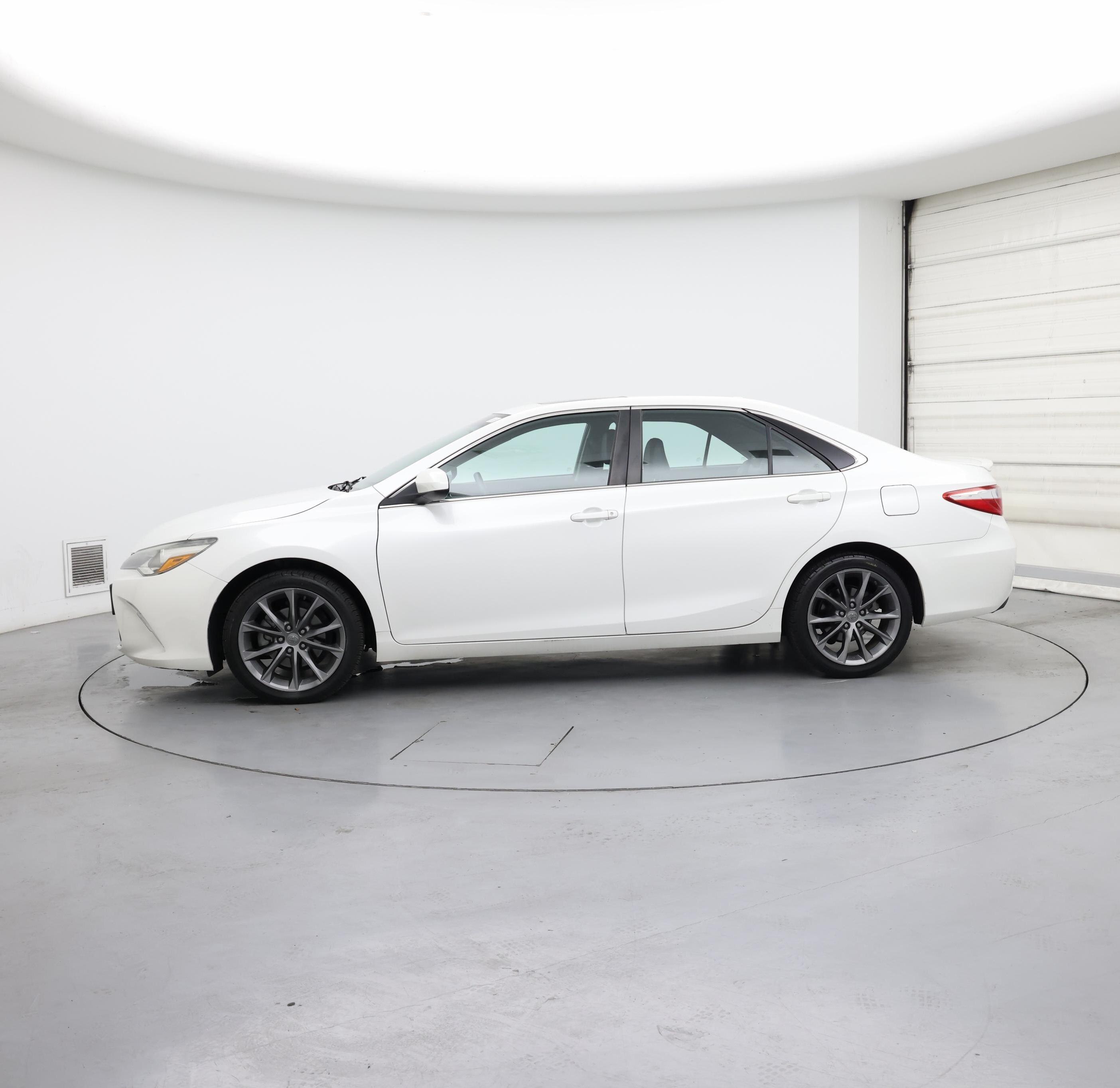 Thumbnail: 2016 Toyota Camry - 3