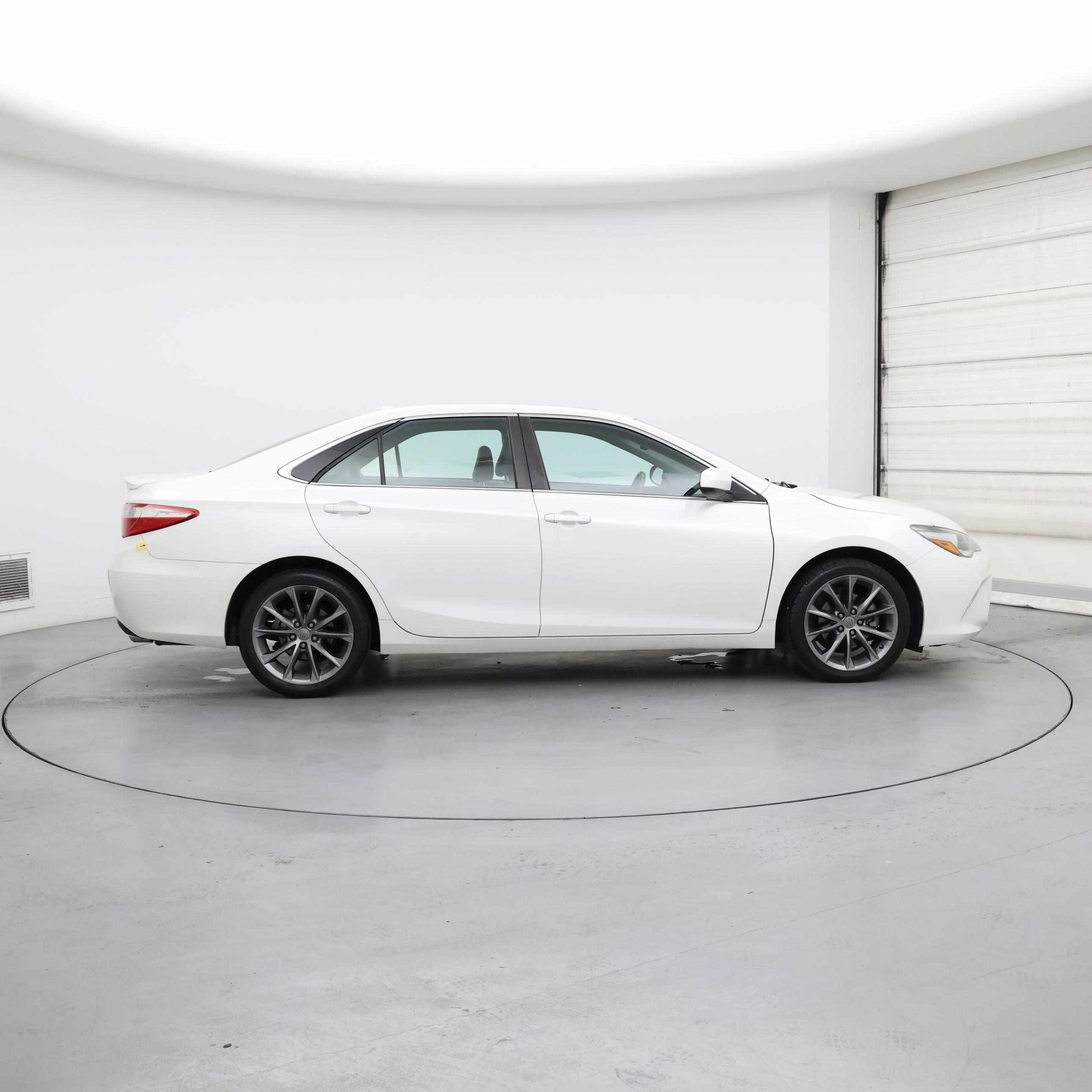Thumbnail: 2016 Toyota Camry - 7