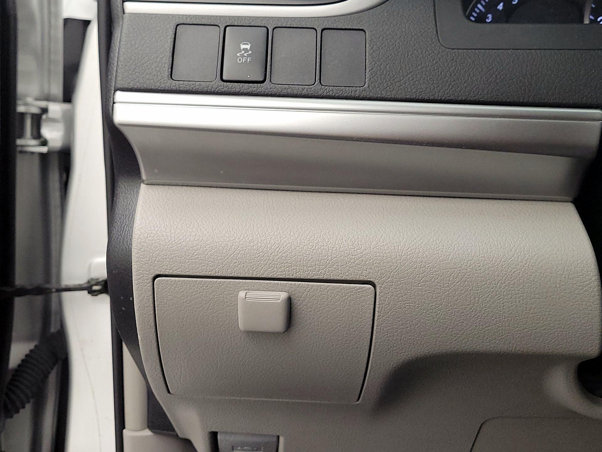 Thumbnail: 2014 Toyota Camry - 13