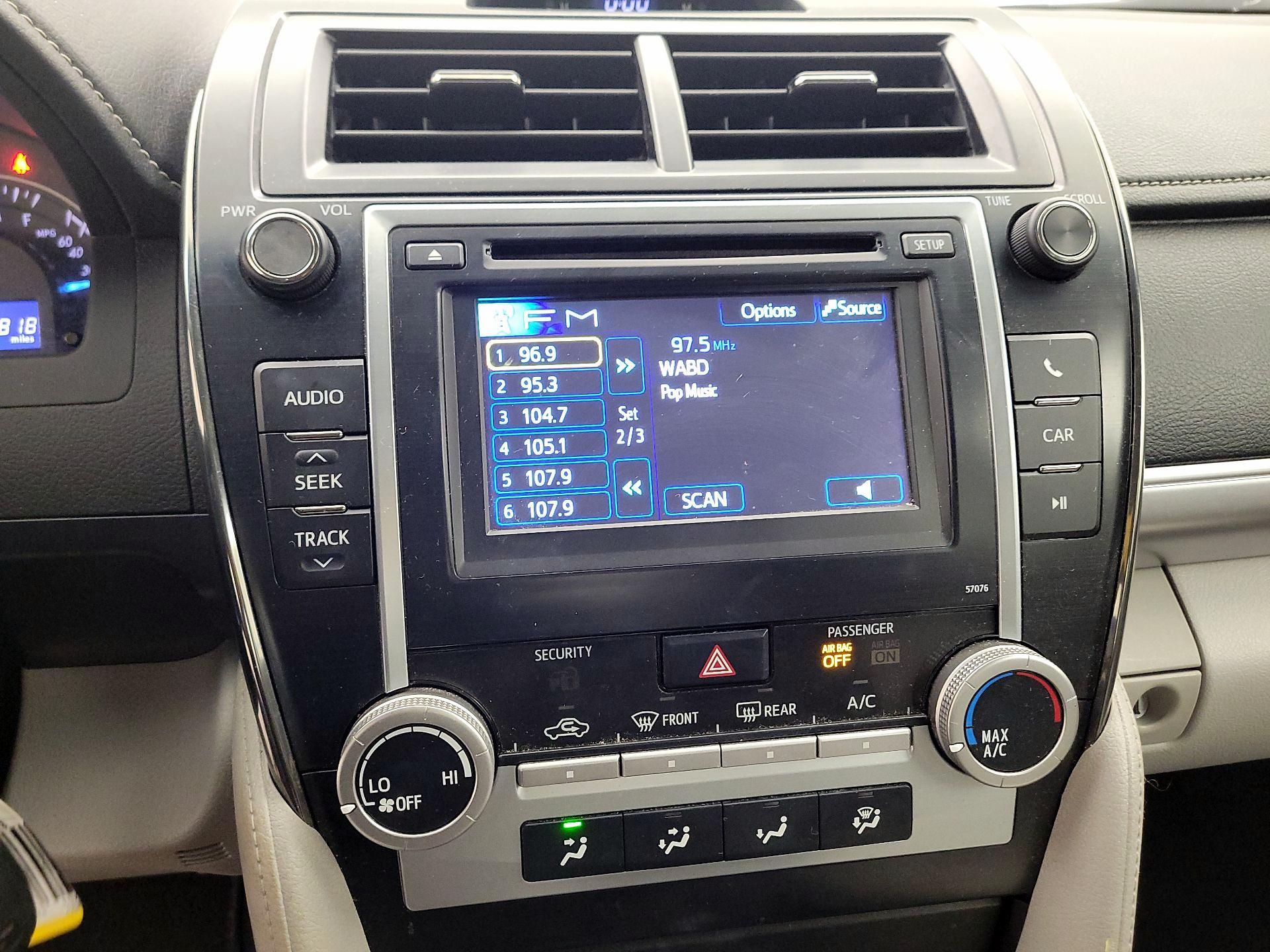 Thumbnail: 2014 Toyota Camry - 14