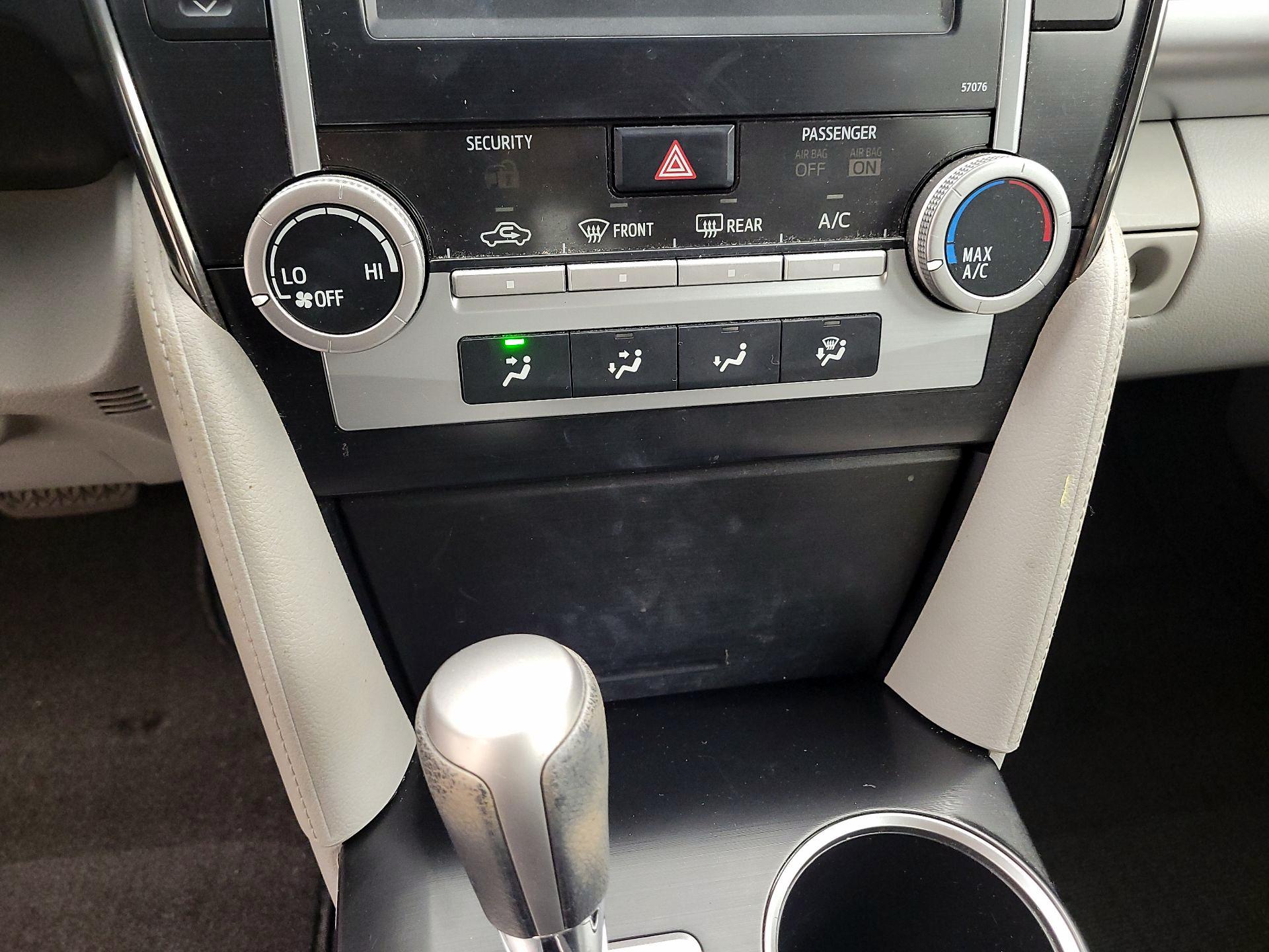 Thumbnail: 2014 Toyota Camry - 15