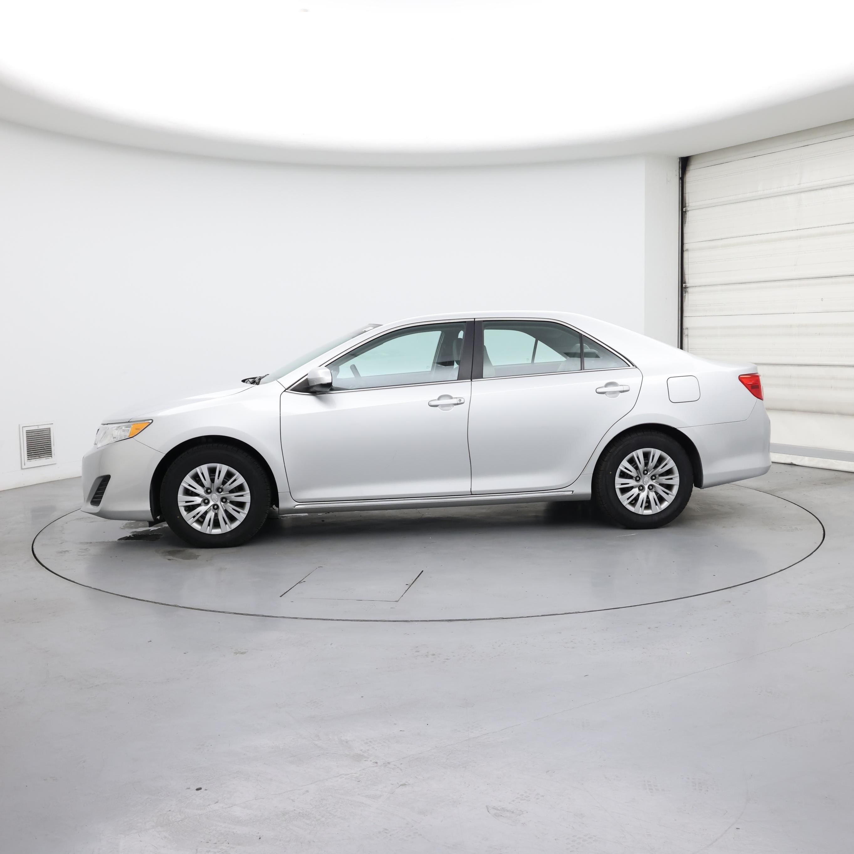 Thumbnail: 2014 Toyota Camry - 3