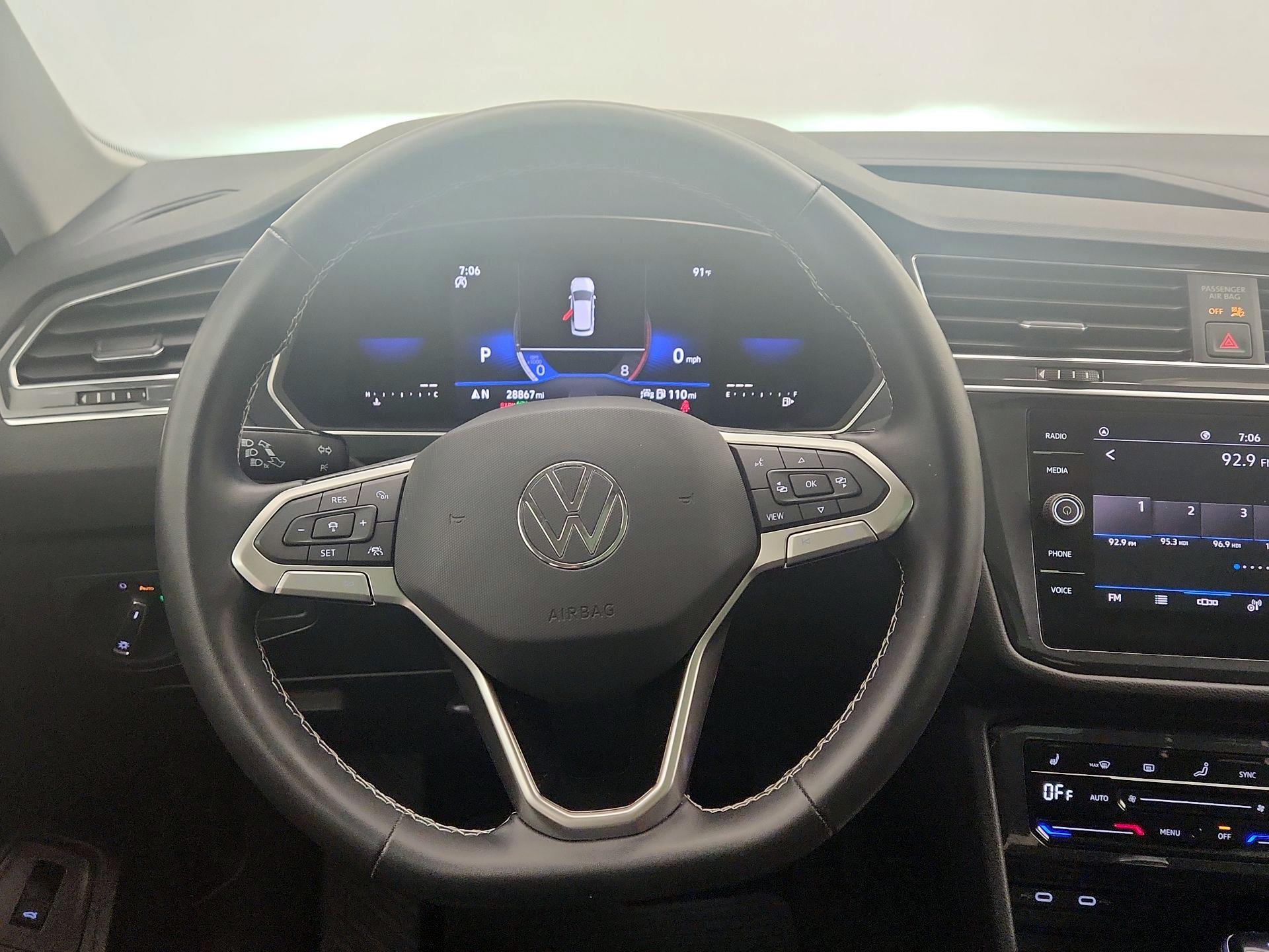 Thumbnail: 2022 Volkswagen Tiguan - 10