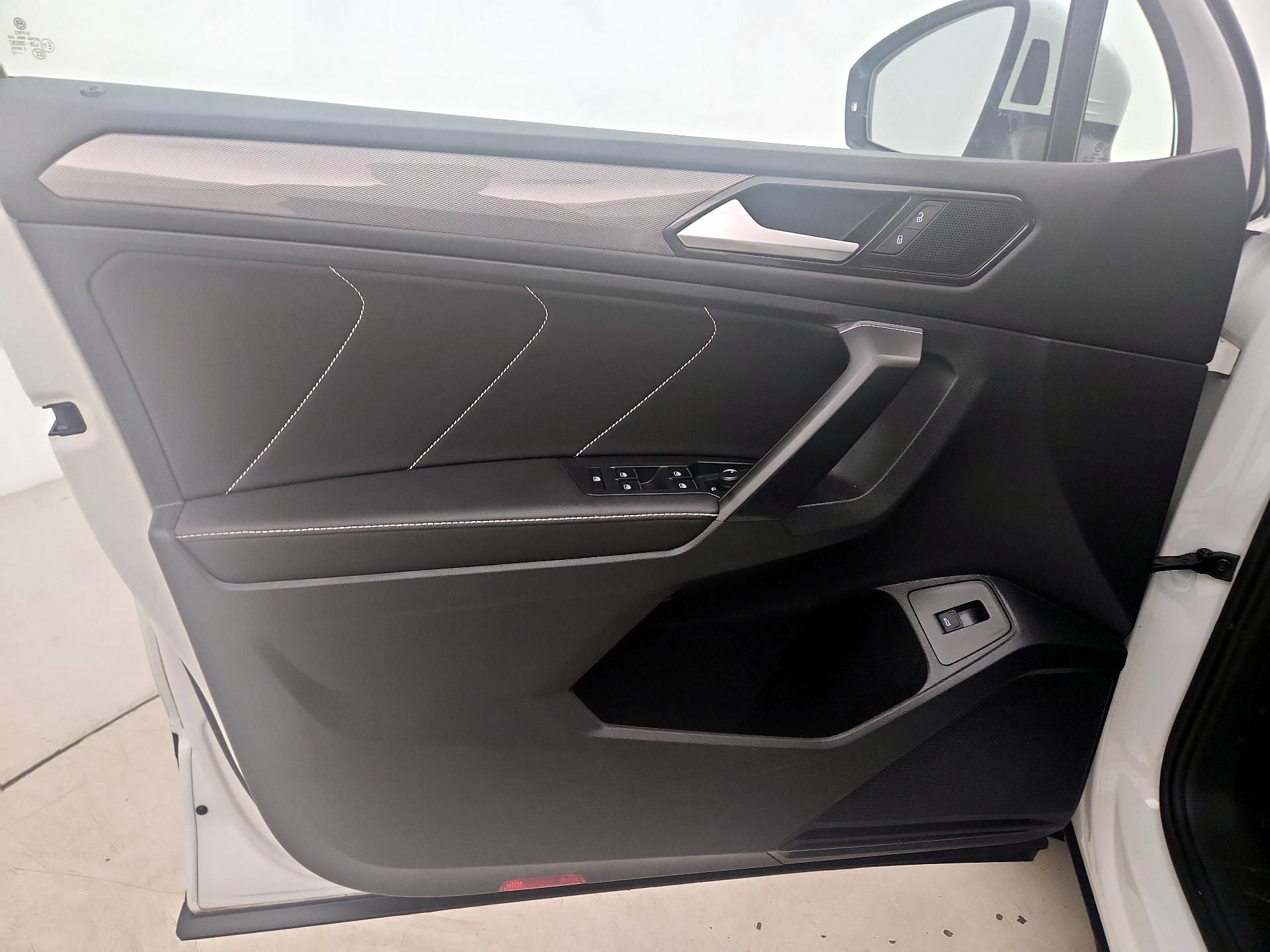 Thumbnail: 2022 Volkswagen Tiguan - 12