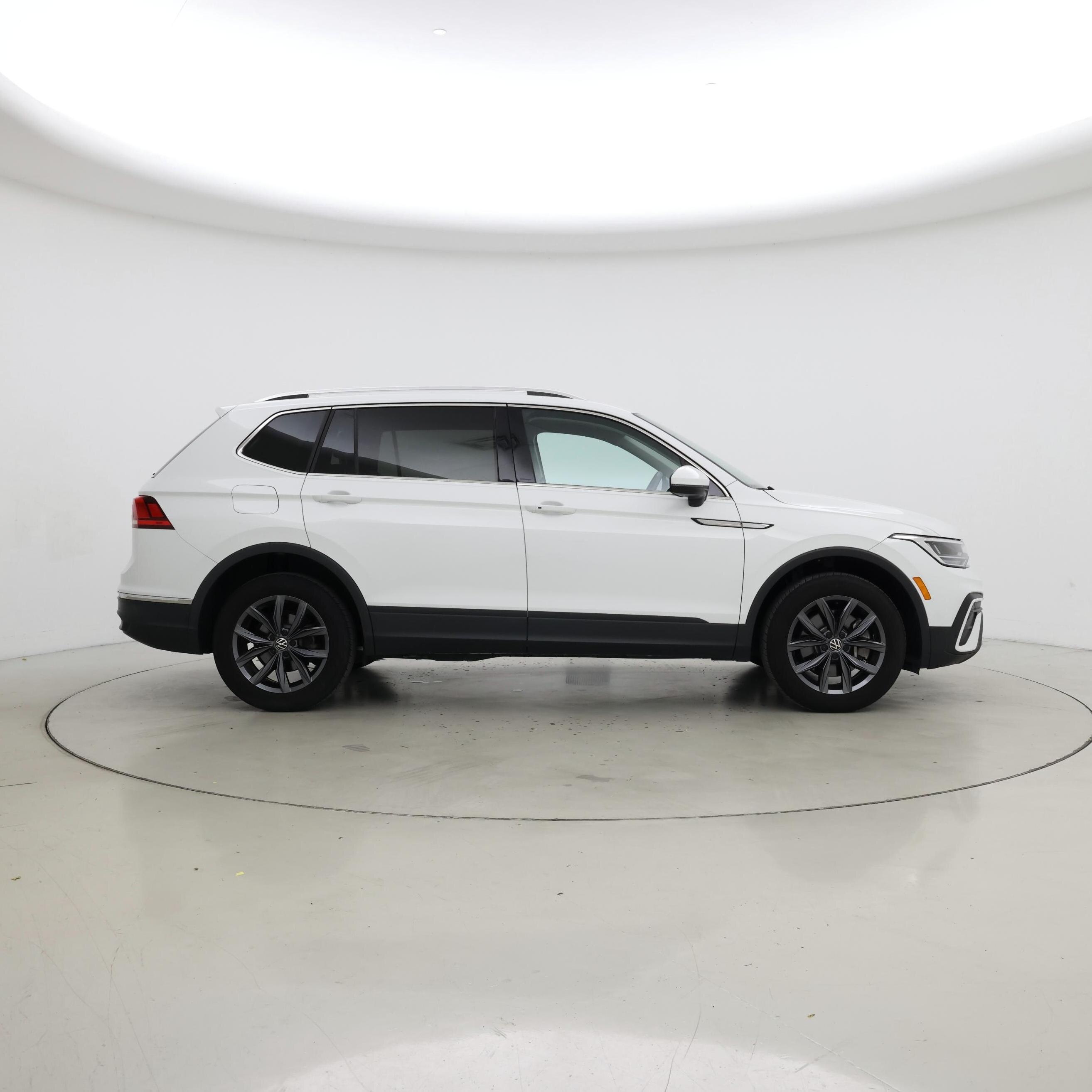 Thumbnail: 2022 Volkswagen Tiguan - 7