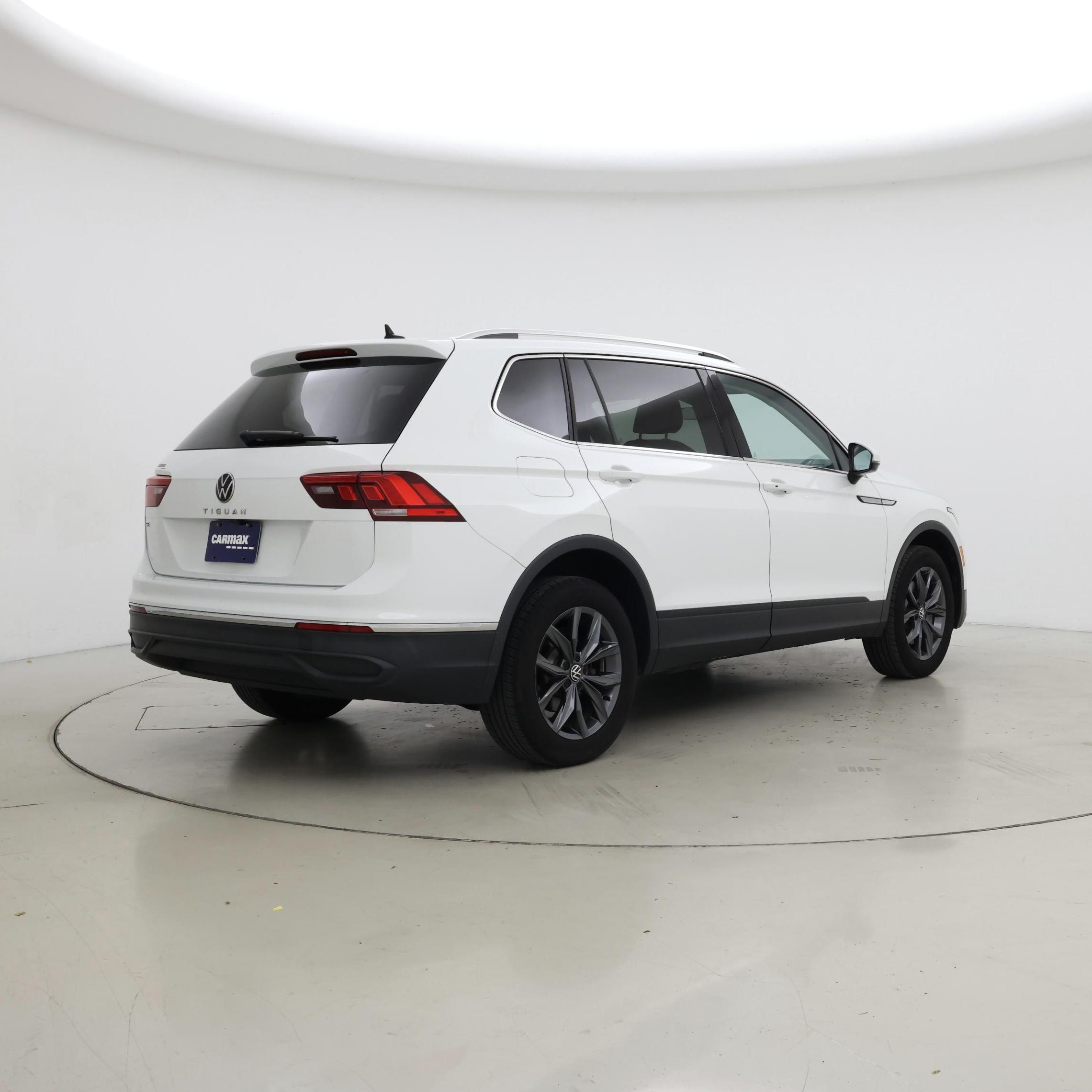 Thumbnail: 2022 Volkswagen Tiguan - 8