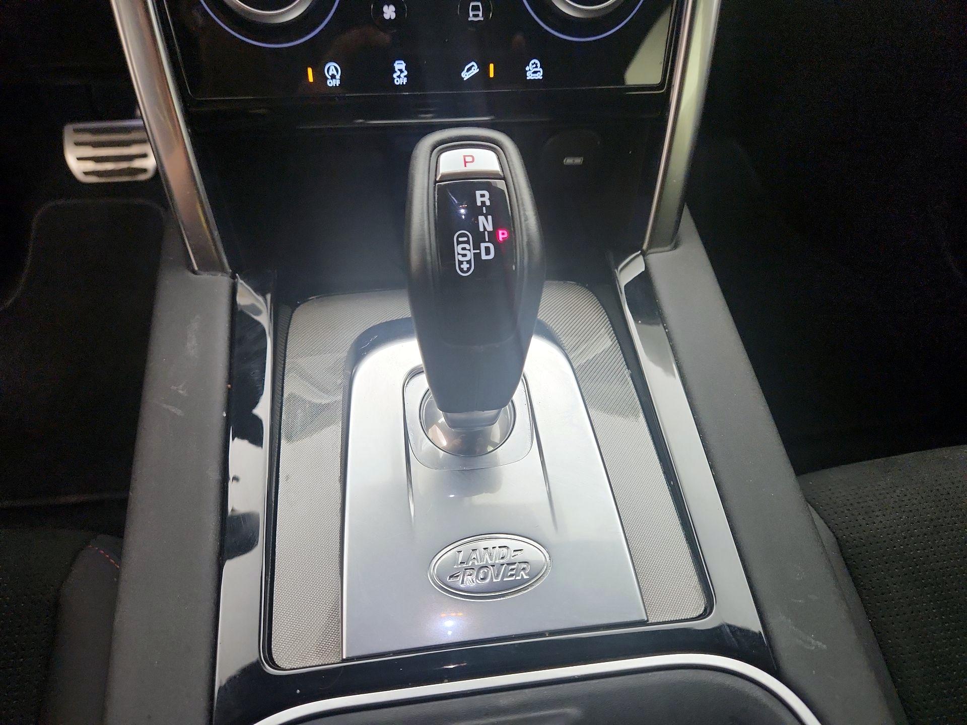 Thumbnail: 2020 Land Rover Discovery Sport - 17