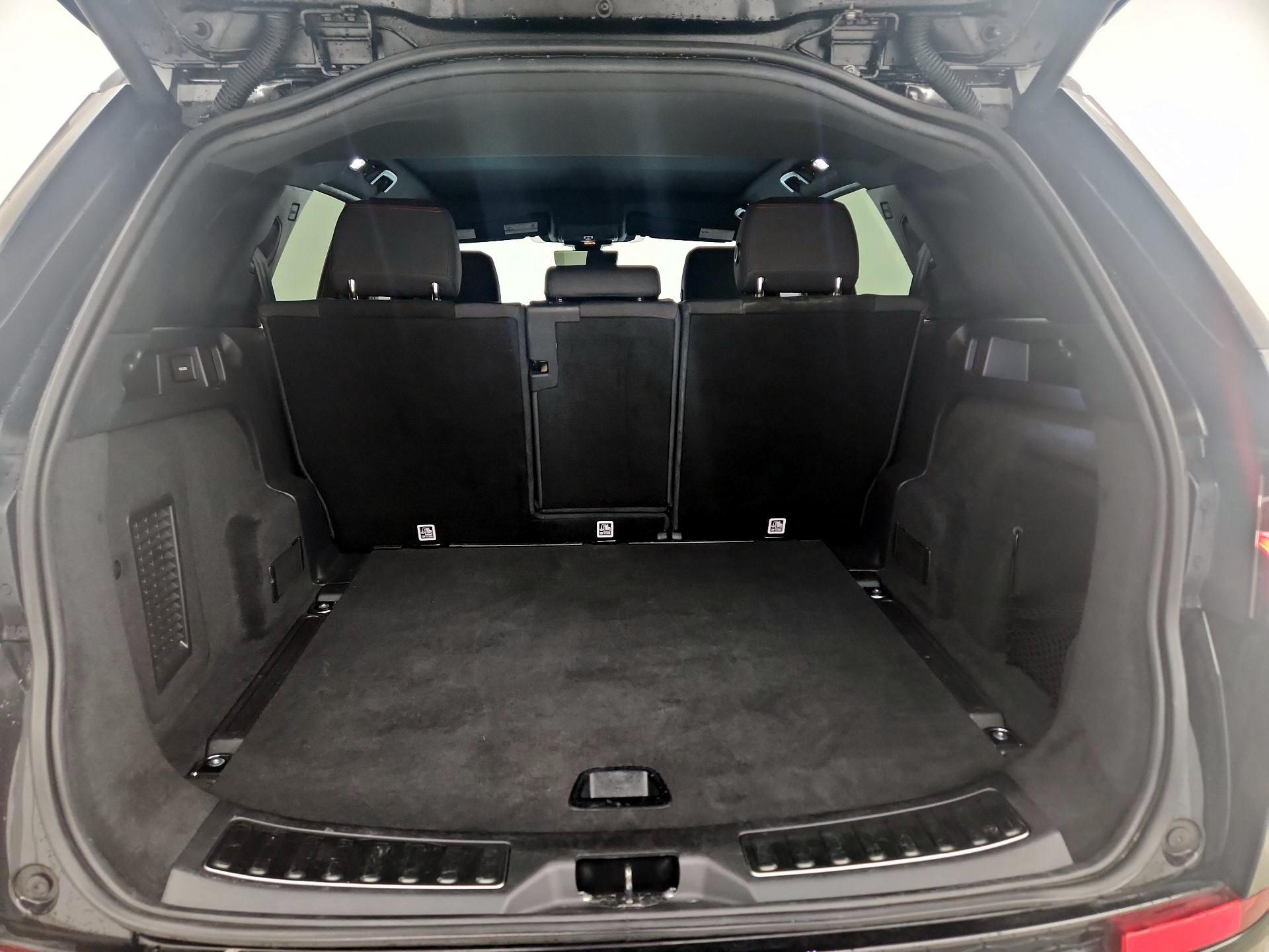 Thumbnail: 2020 Land Rover Discovery Sport - 20