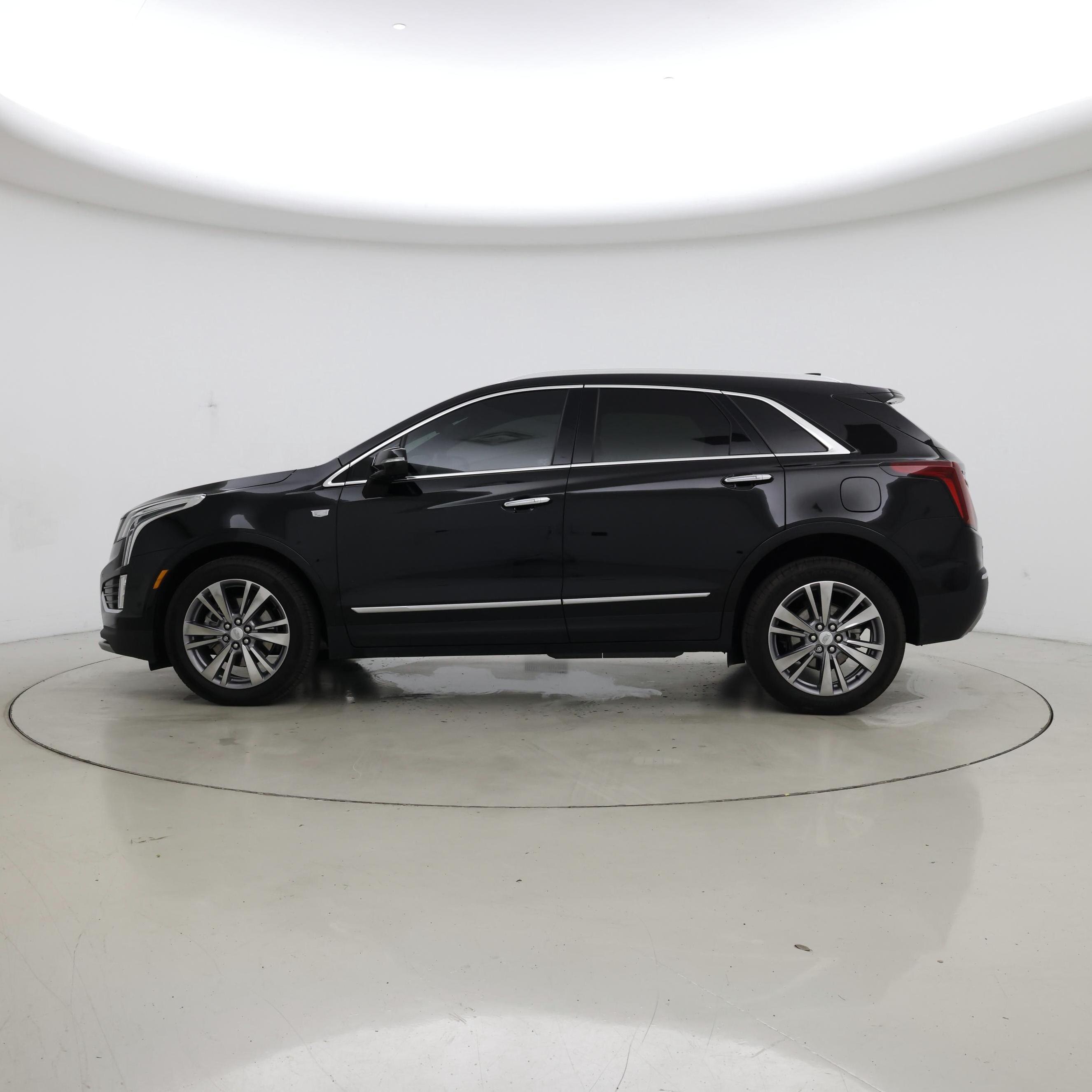Thumbnail: 2024 Cadillac XT5 - 3