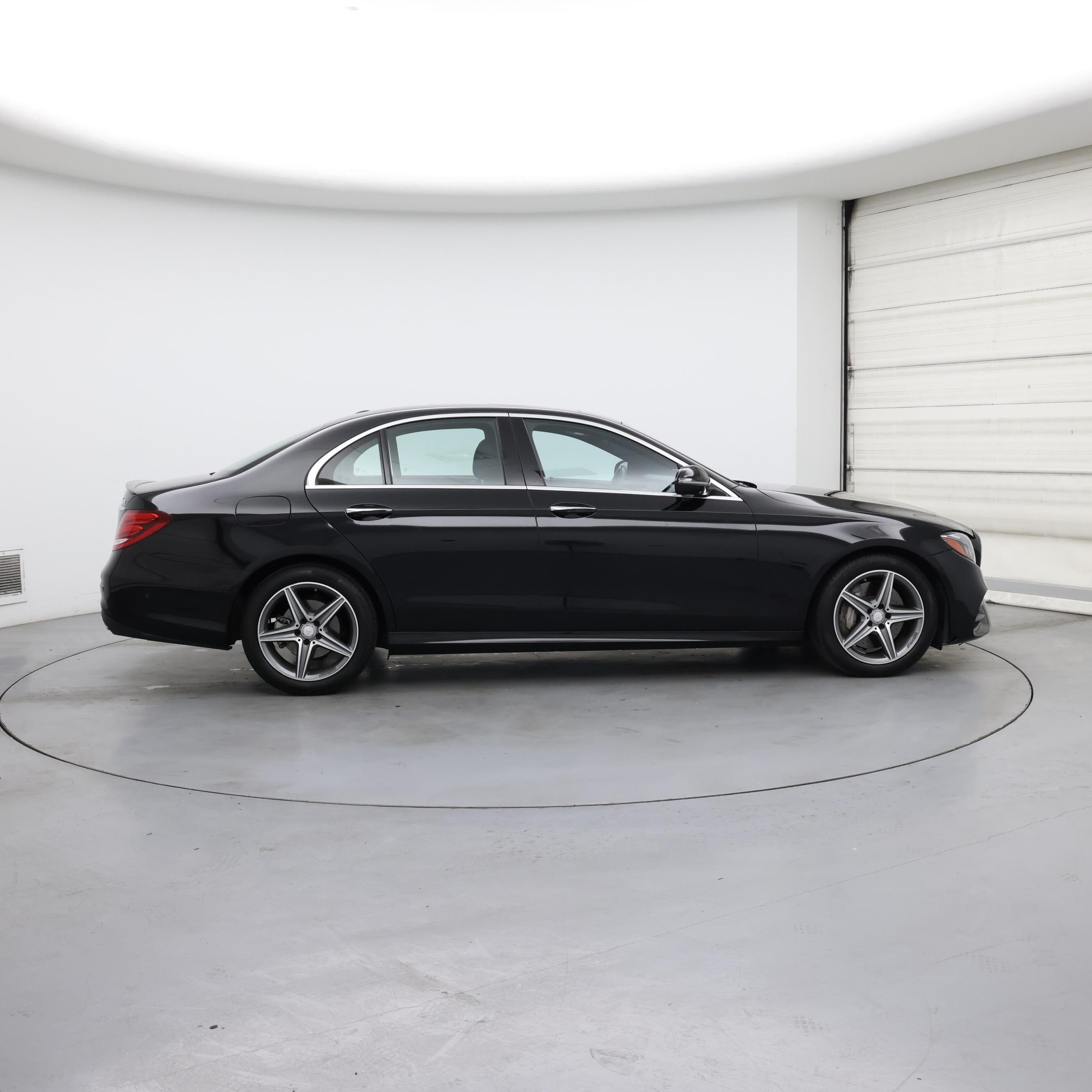 Thumbnail: 2017 Mercedes-Benz E-Class - 7