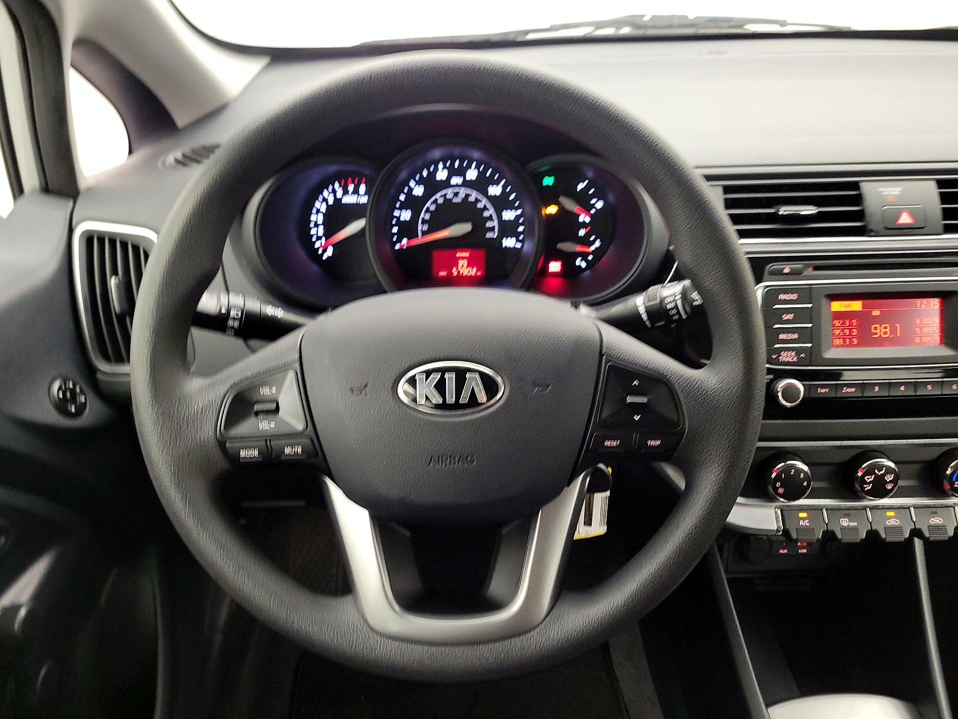 Thumbnail: 2016 Kia Rio - 10