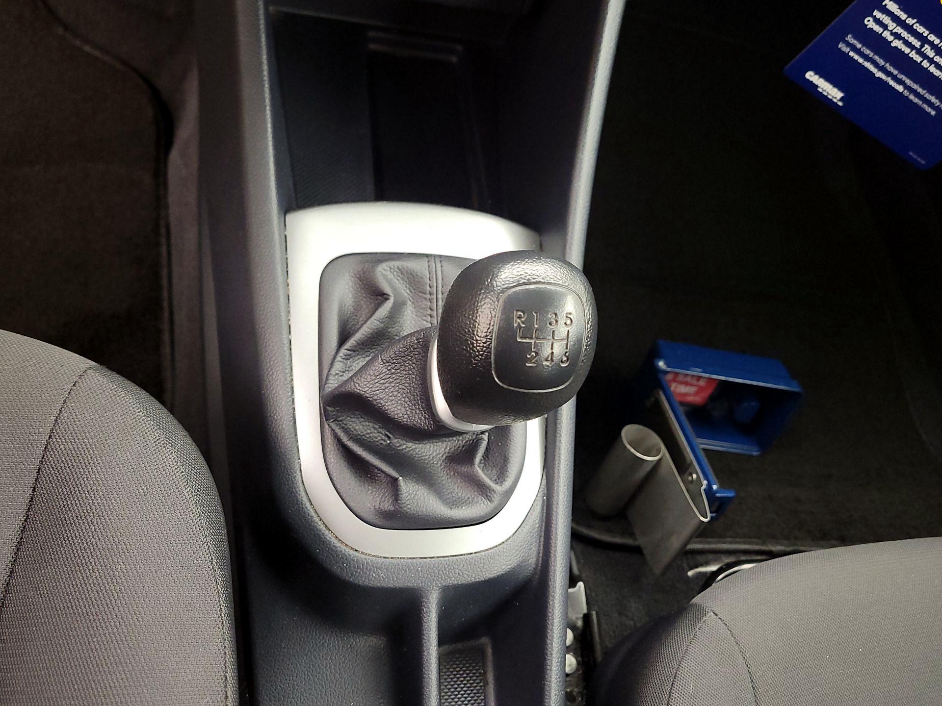 Thumbnail: 2016 Kia Rio - 16