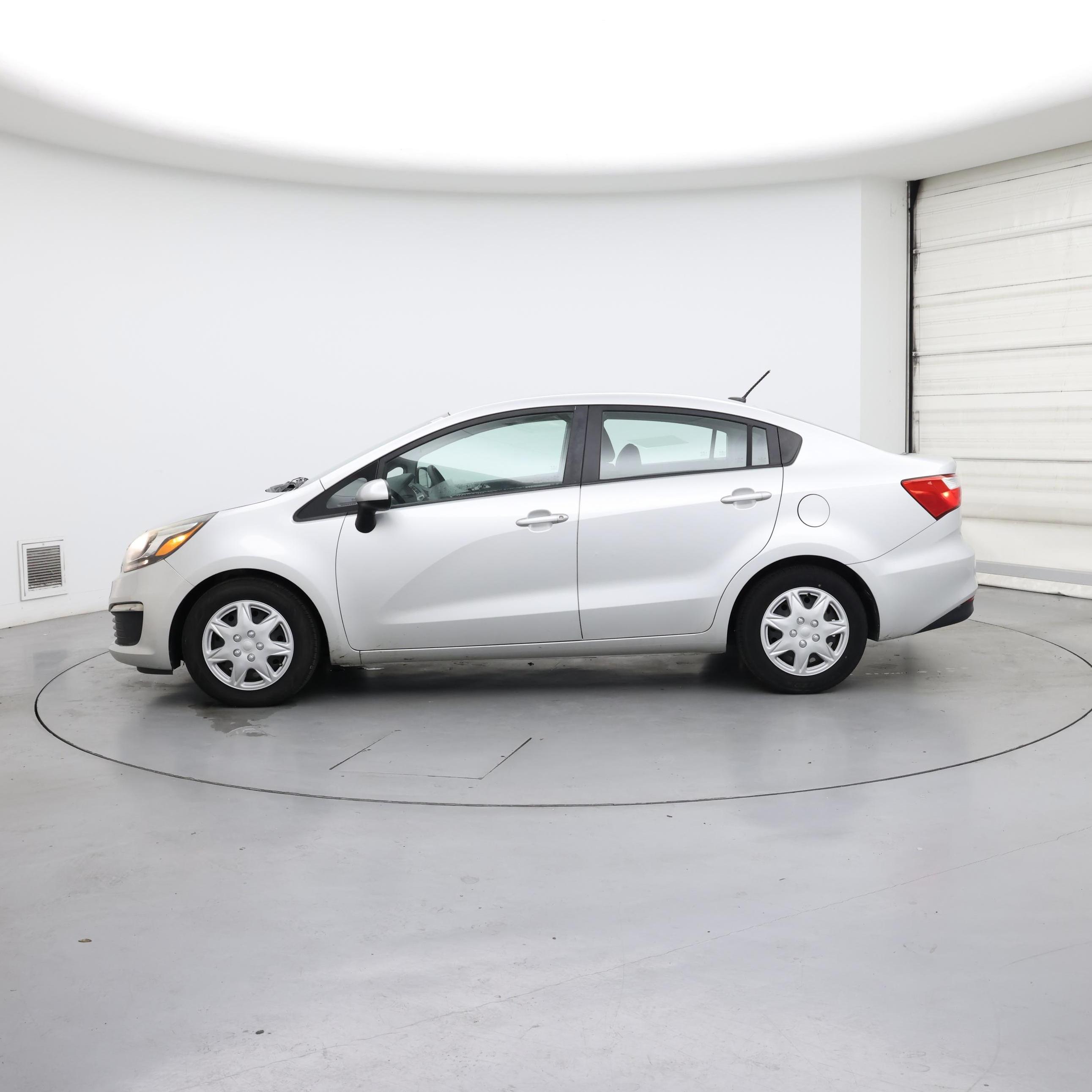 Thumbnail: 2016 Kia Rio - 3