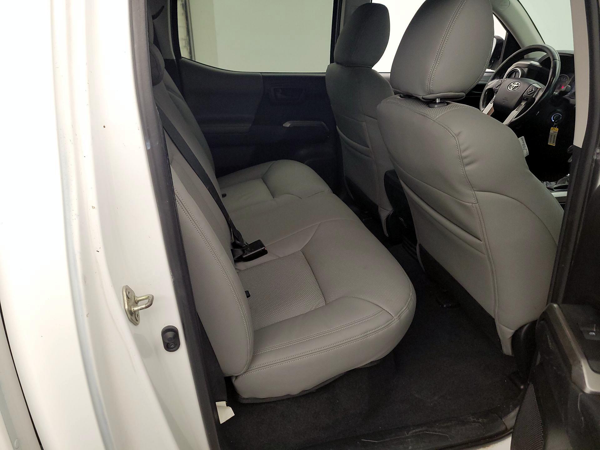 Thumbnail: 2019 Toyota Tacoma - 16