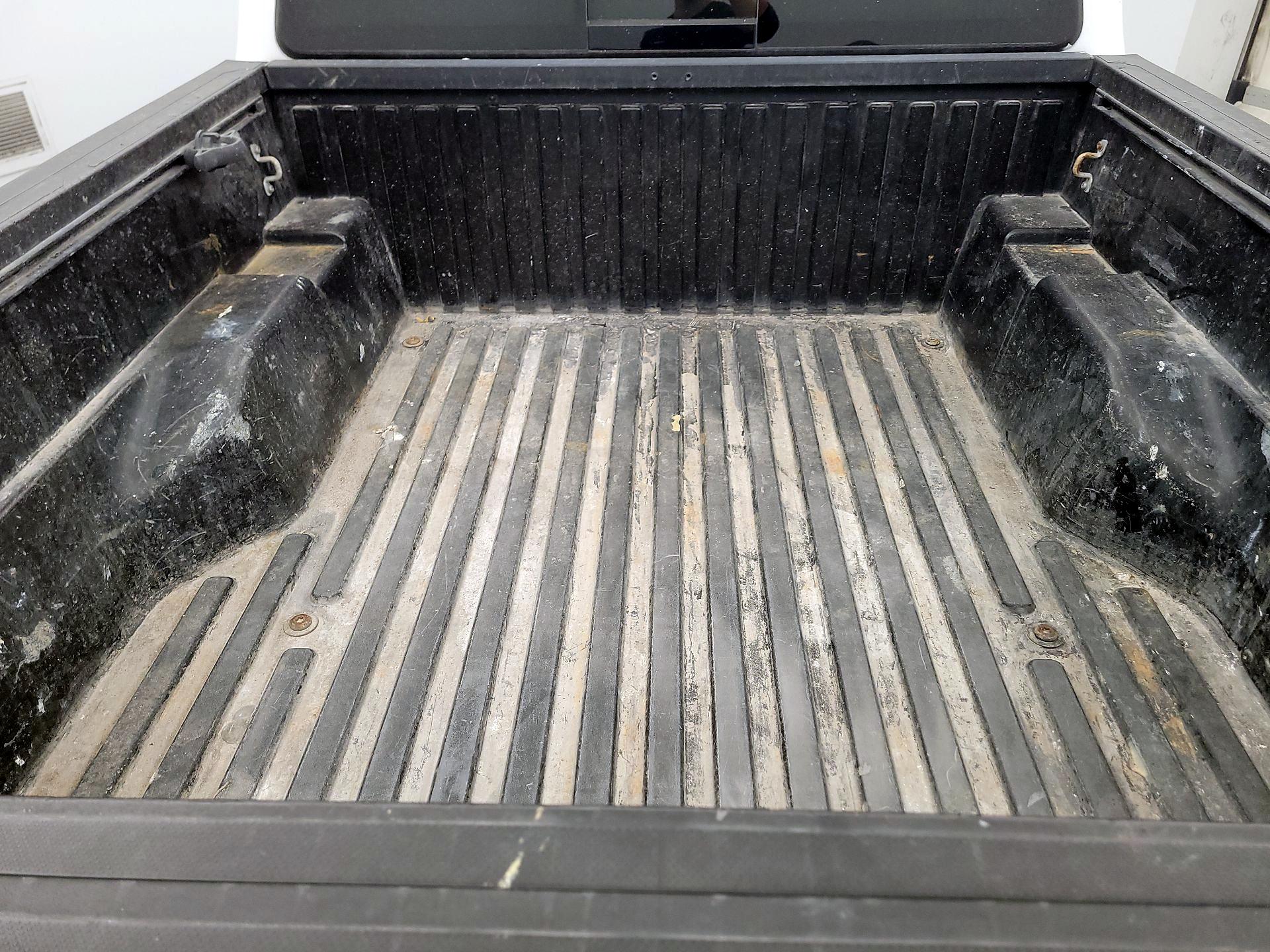 Thumbnail: 2019 Toyota Tacoma - 17