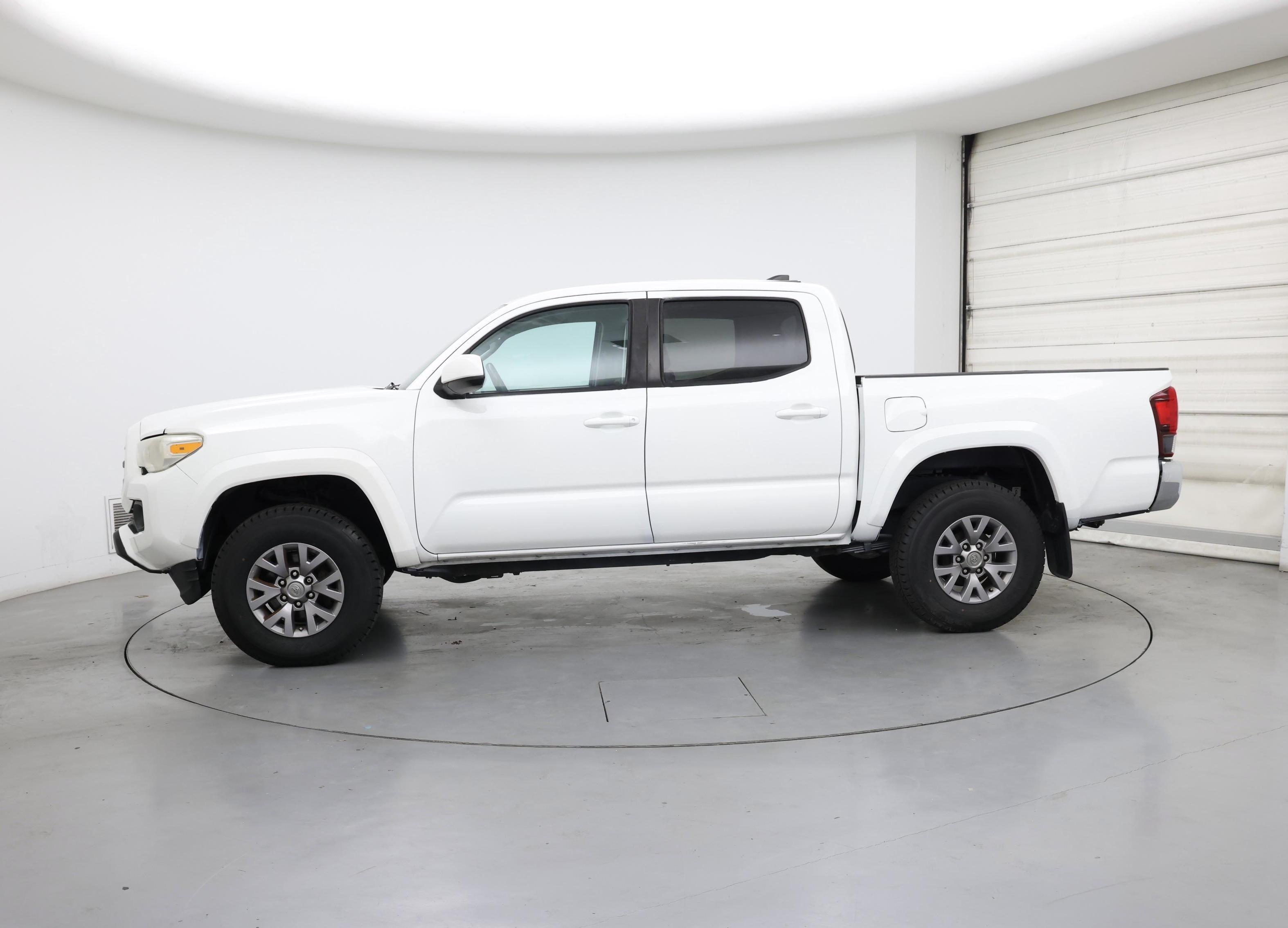 Thumbnail: 2019 Toyota Tacoma - 3