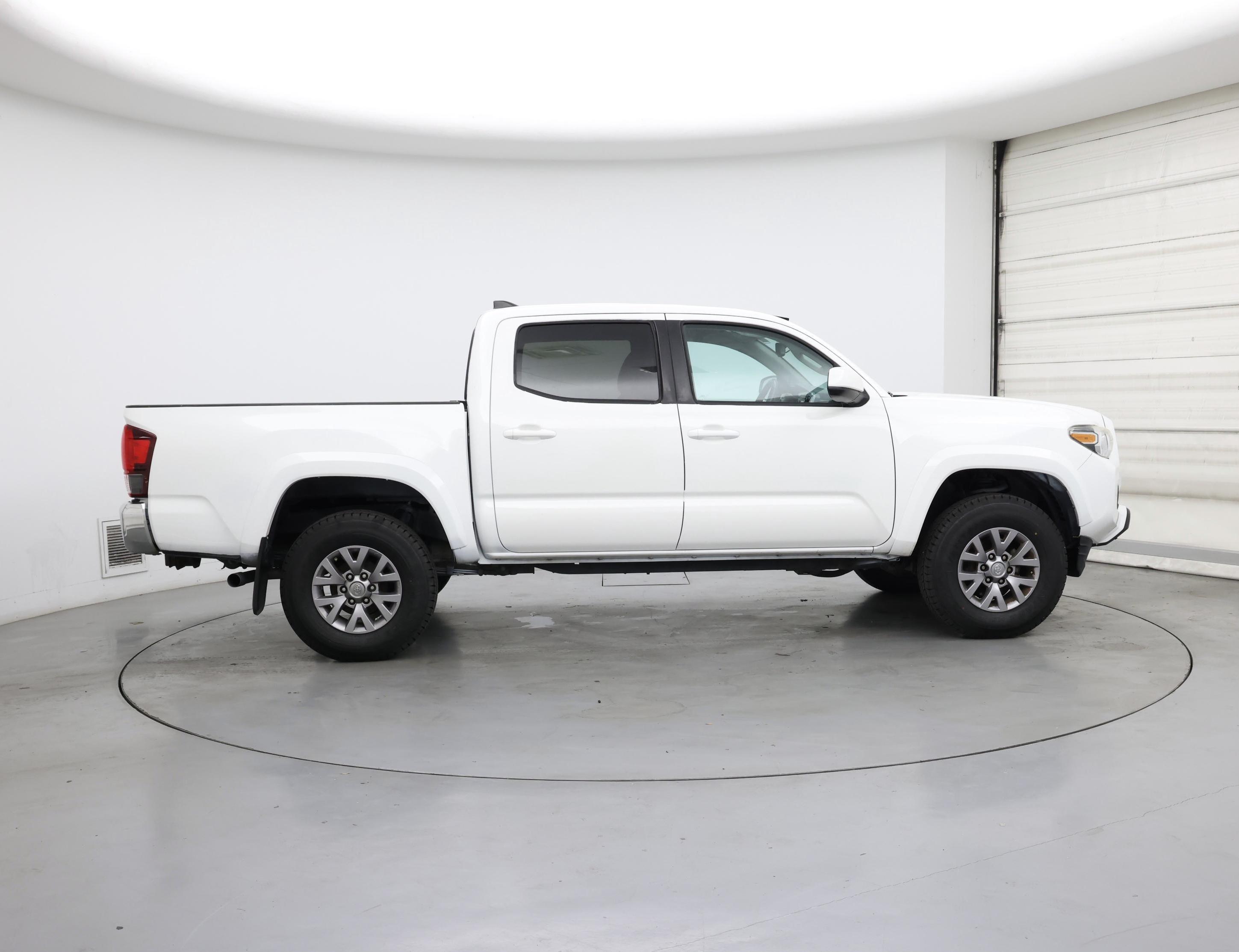 Thumbnail: 2019 Toyota Tacoma - 7