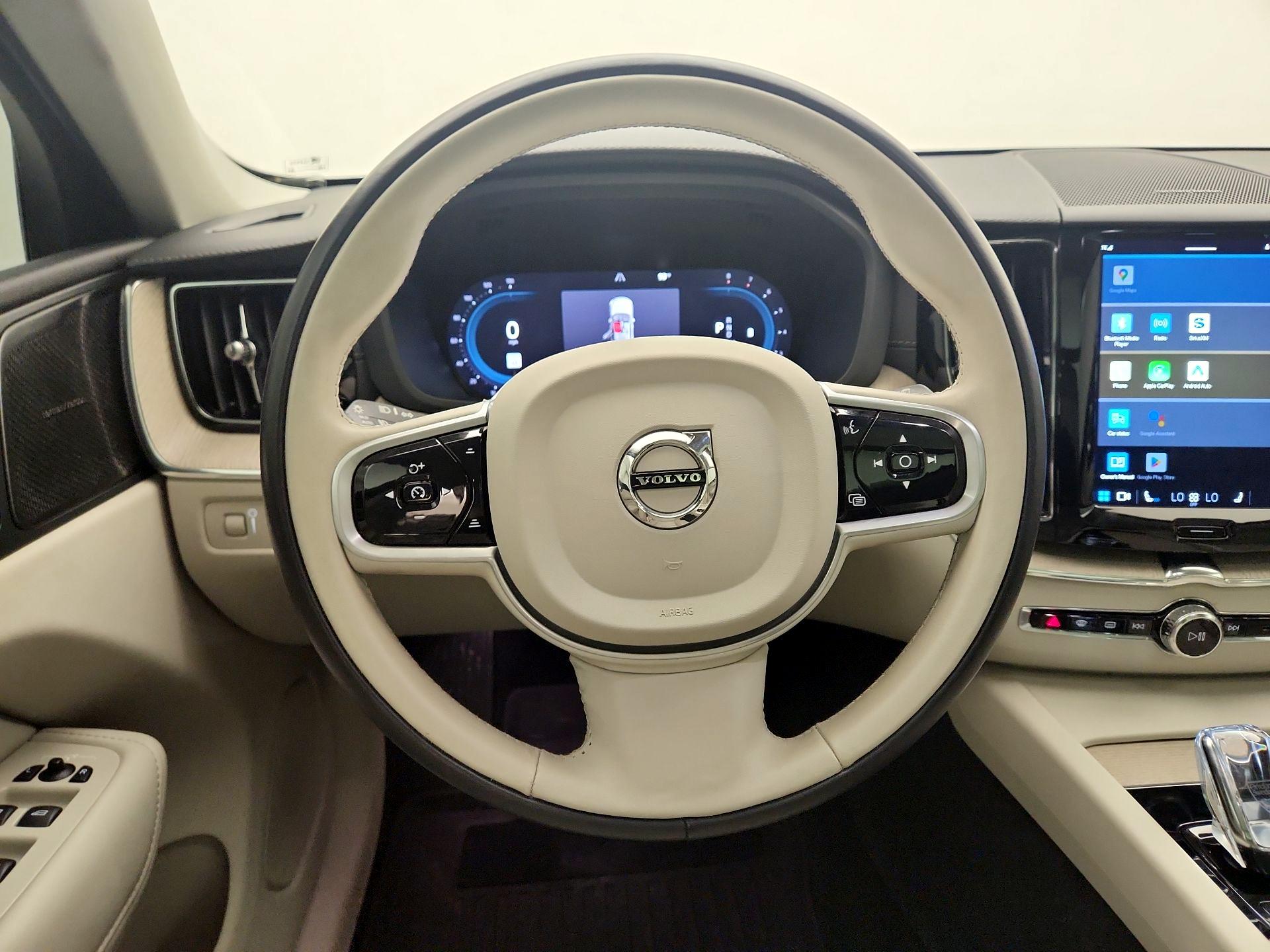Thumbnail: 2022 Volvo XC60 - 10