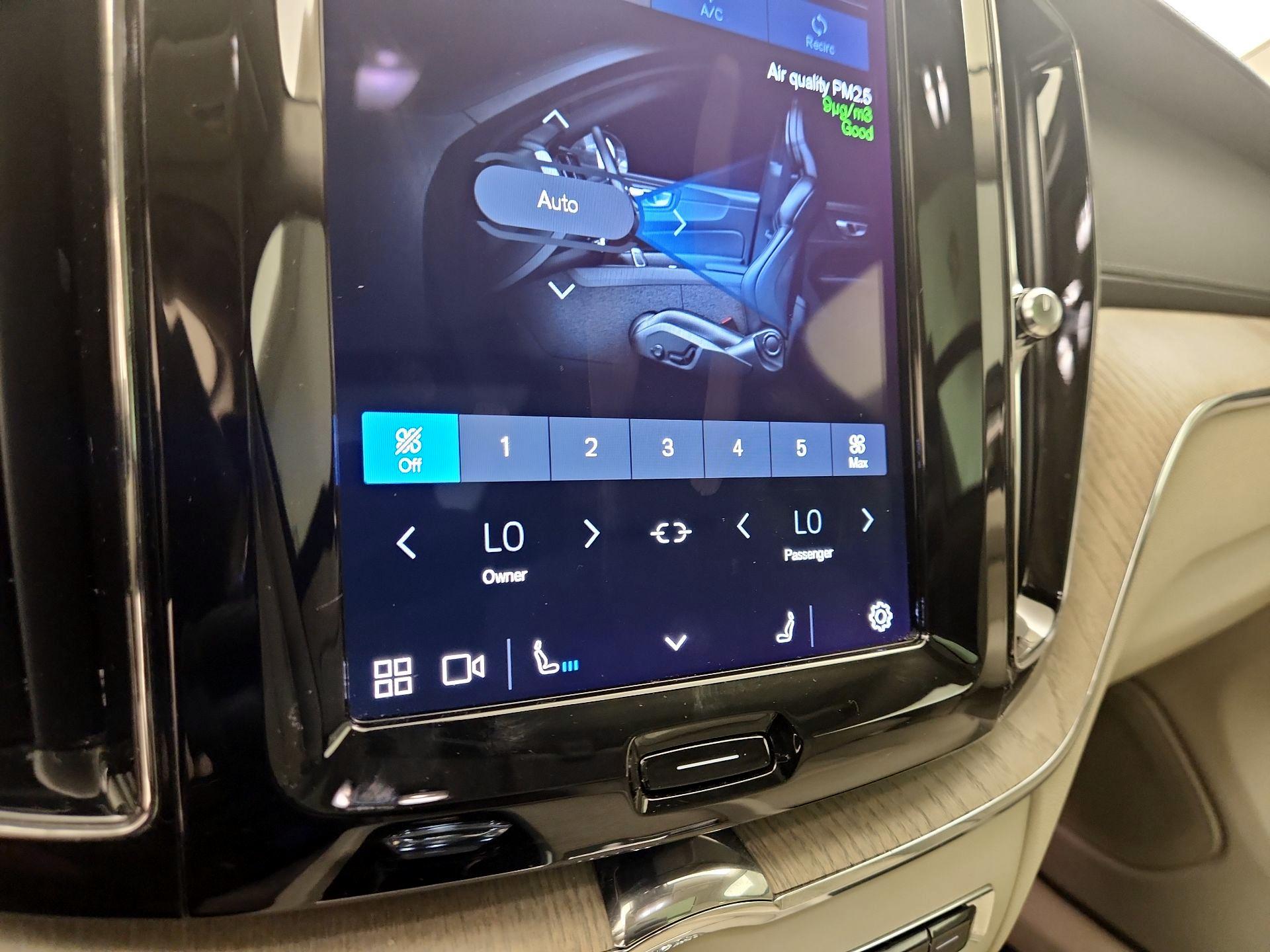 Thumbnail: 2022 Volvo XC60 - 16