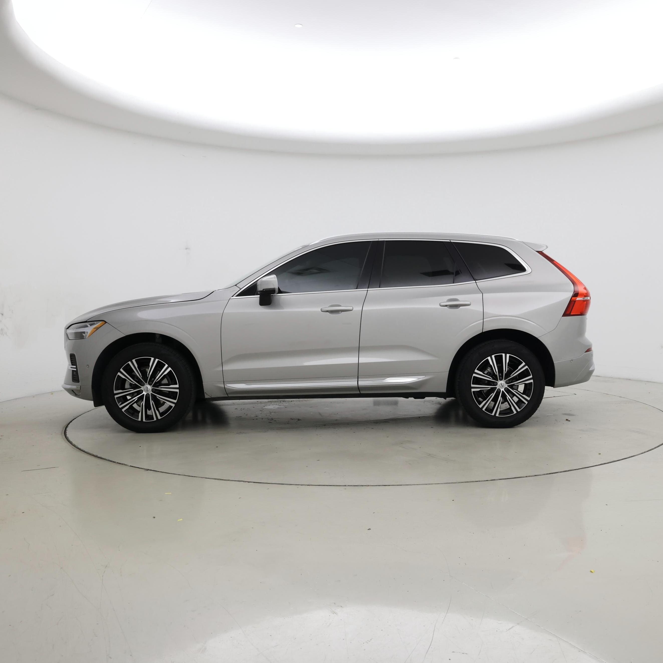 Thumbnail: 2022 Volvo XC60 - 3