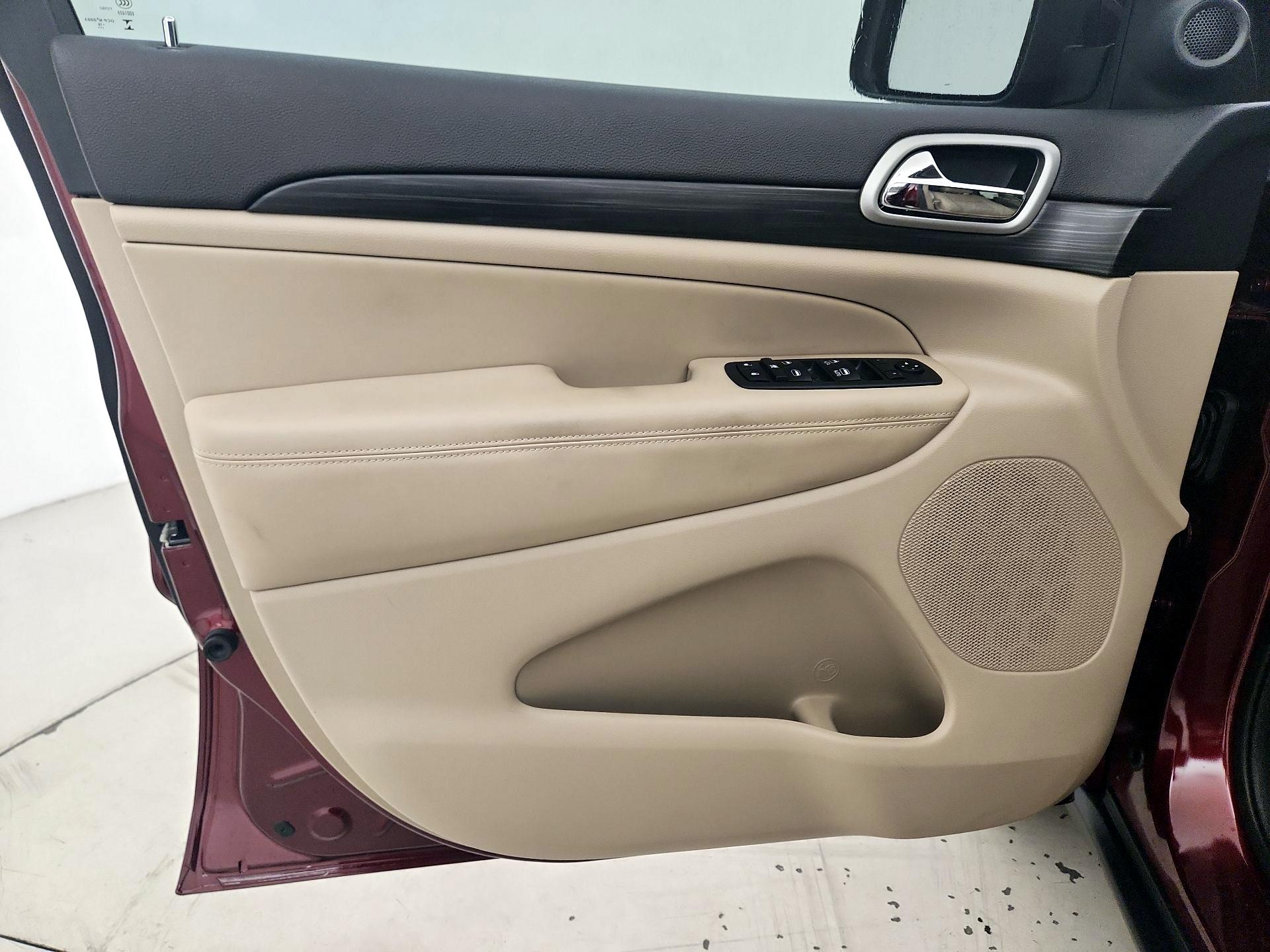Thumbnail: 2019 Jeep Grand Cherokee - 12