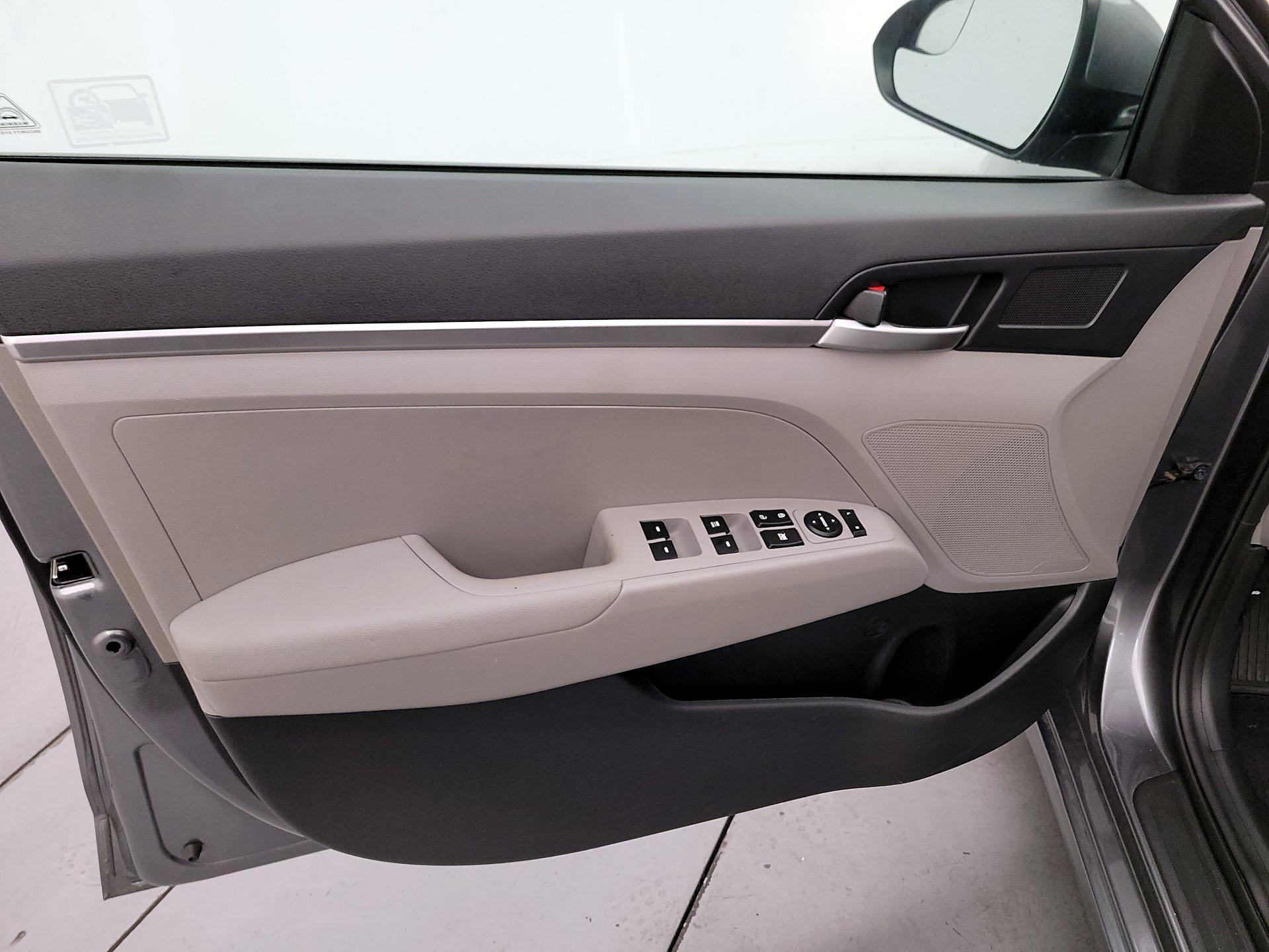 Thumbnail: 2019 Hyundai Elantra - 12