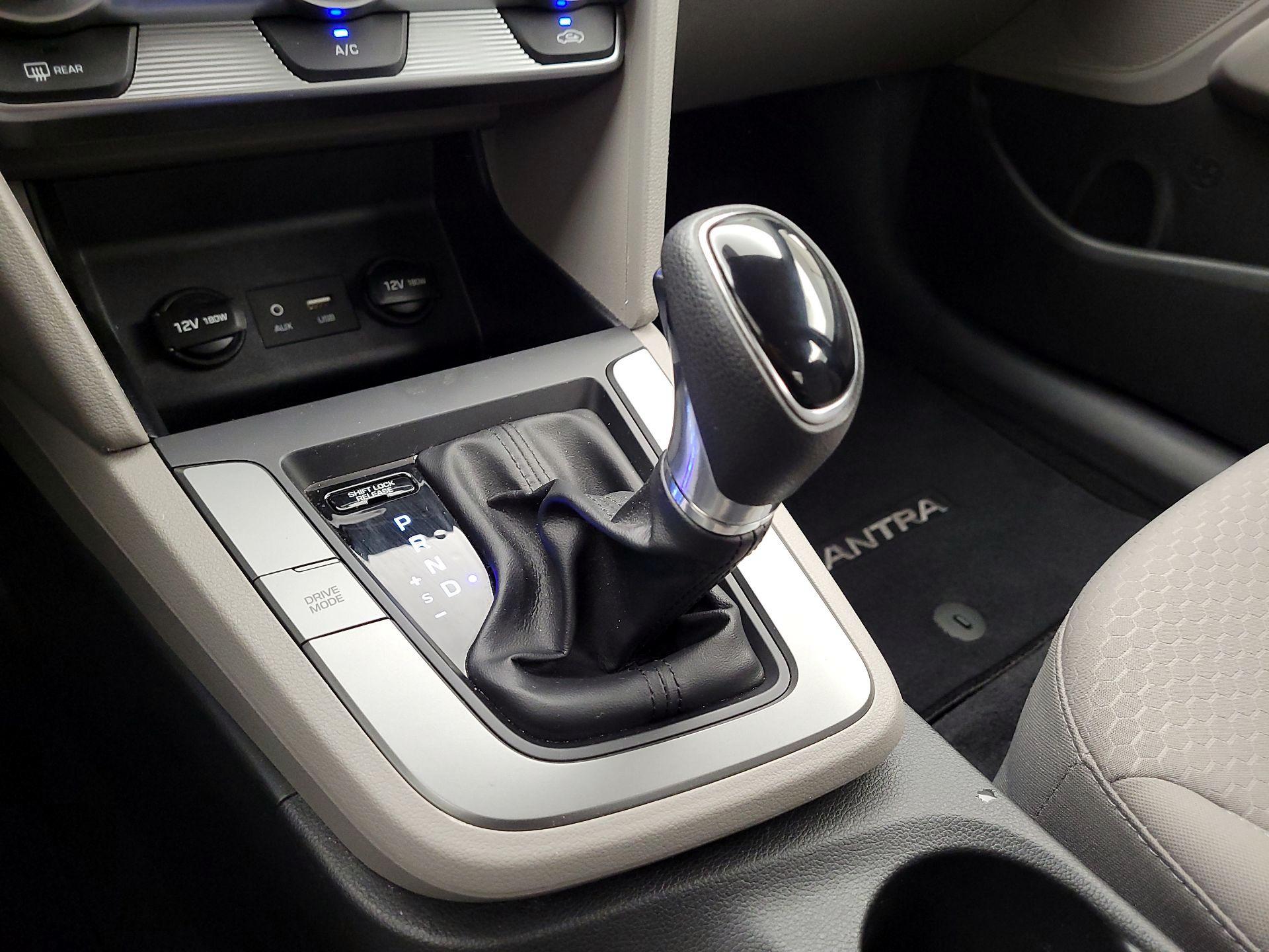 Thumbnail: 2019 Hyundai Elantra - 17