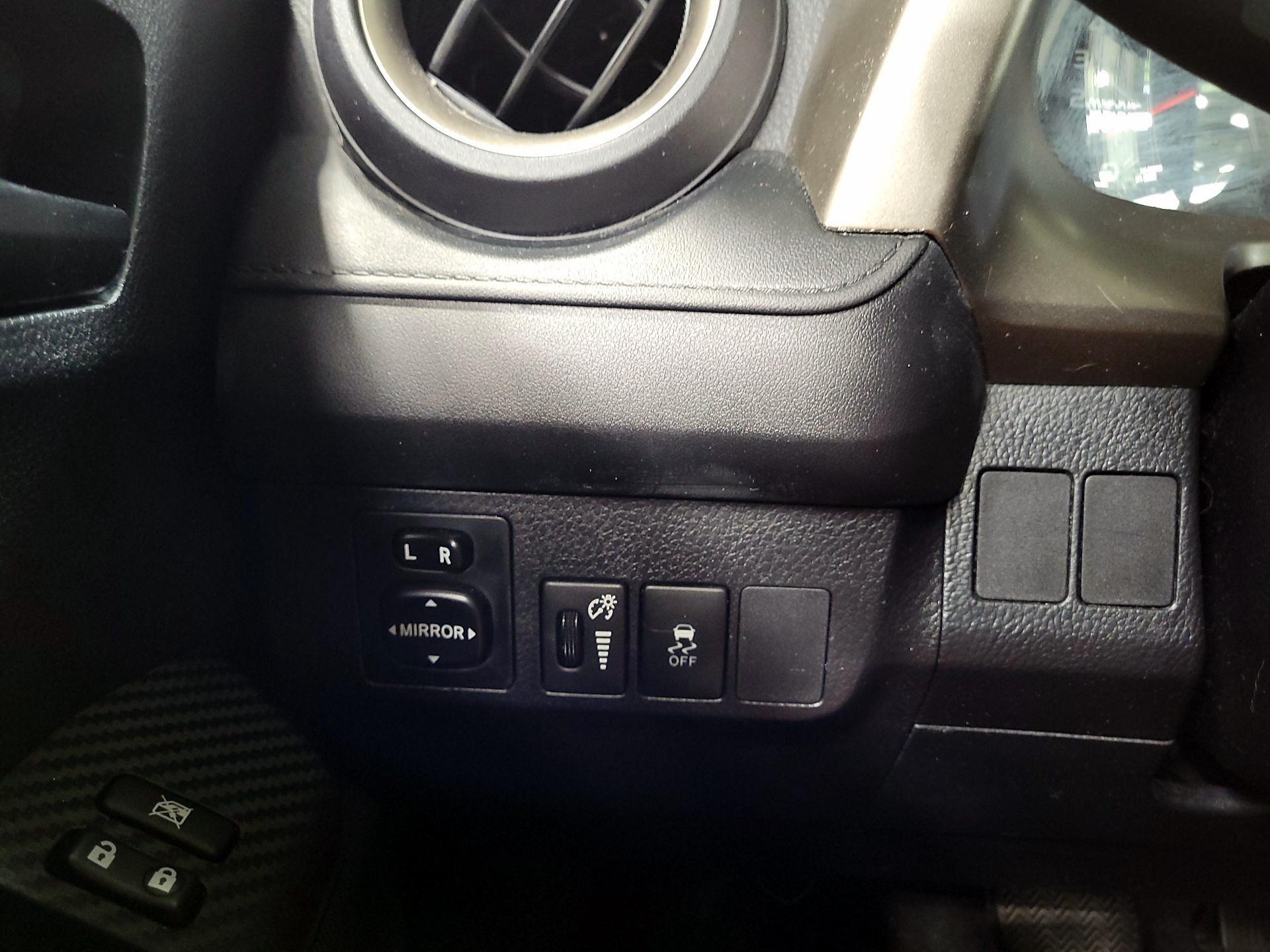 Thumbnail: 2014 Toyota RAV4 - 13