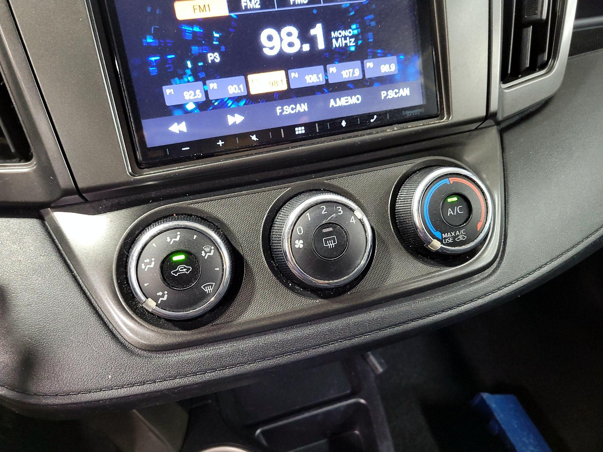 Thumbnail: 2014 Toyota RAV4 - 16