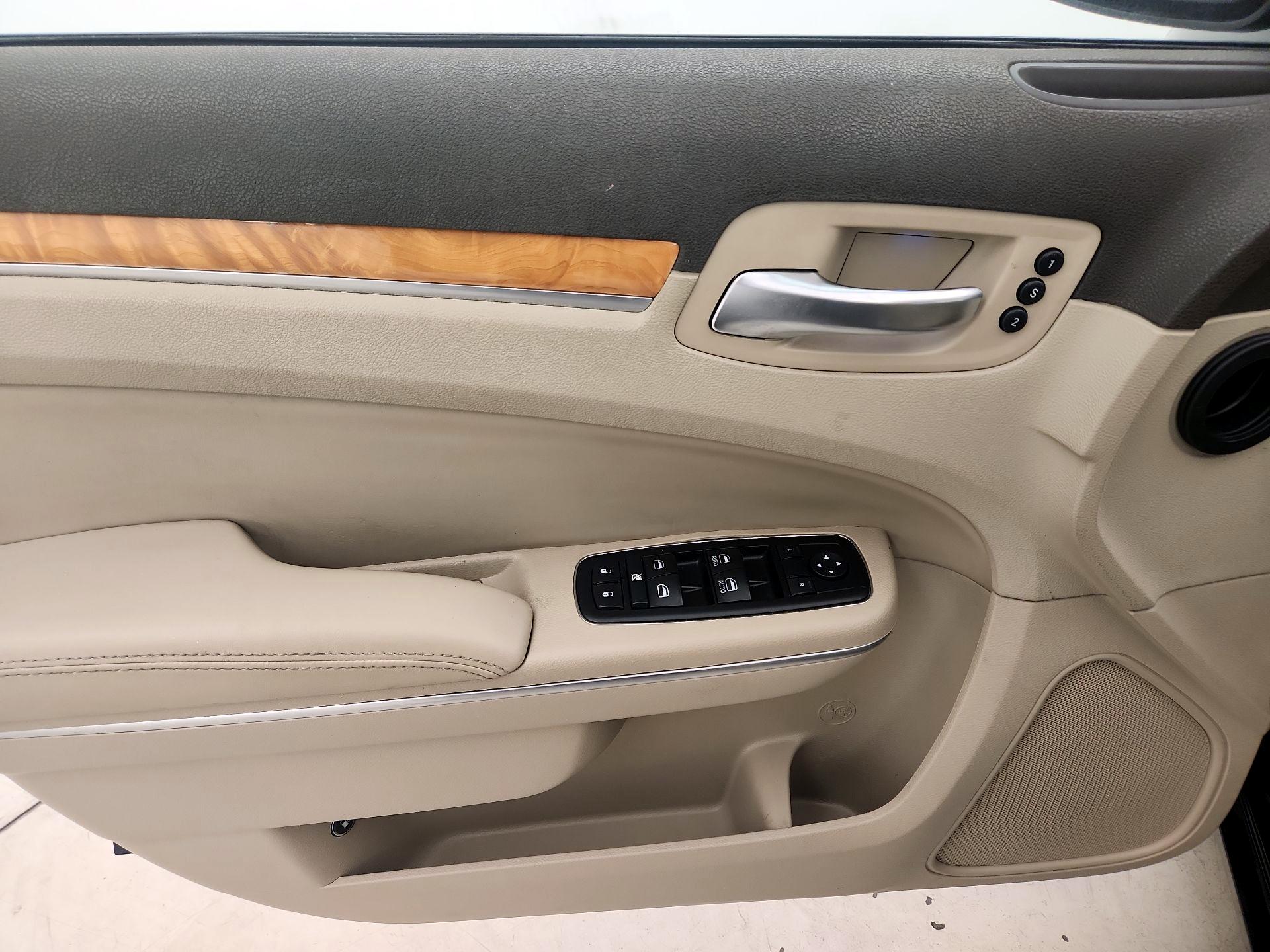 Thumbnail: 2014 Chrysler 300 - 12