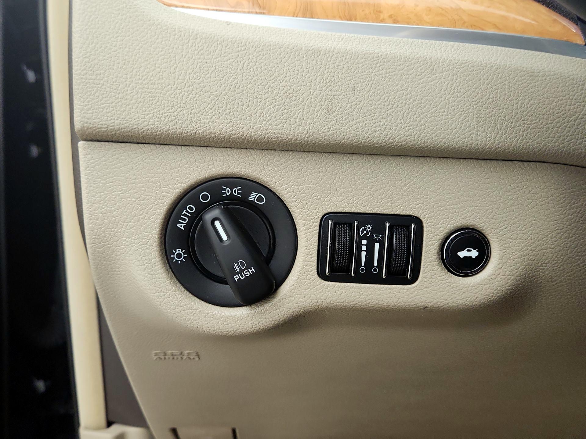 Thumbnail: 2014 Chrysler 300 - 13