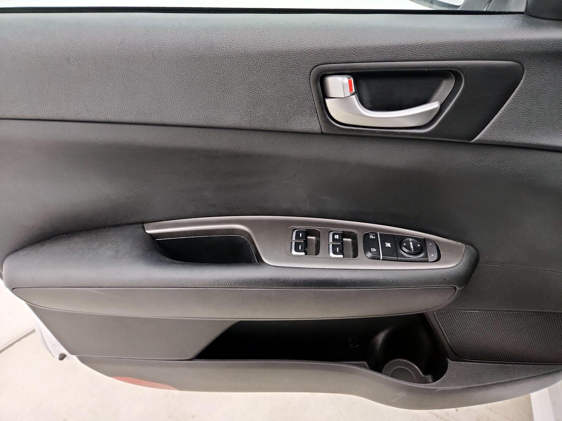 Thumbnail: 2019 Kia Optima - 12