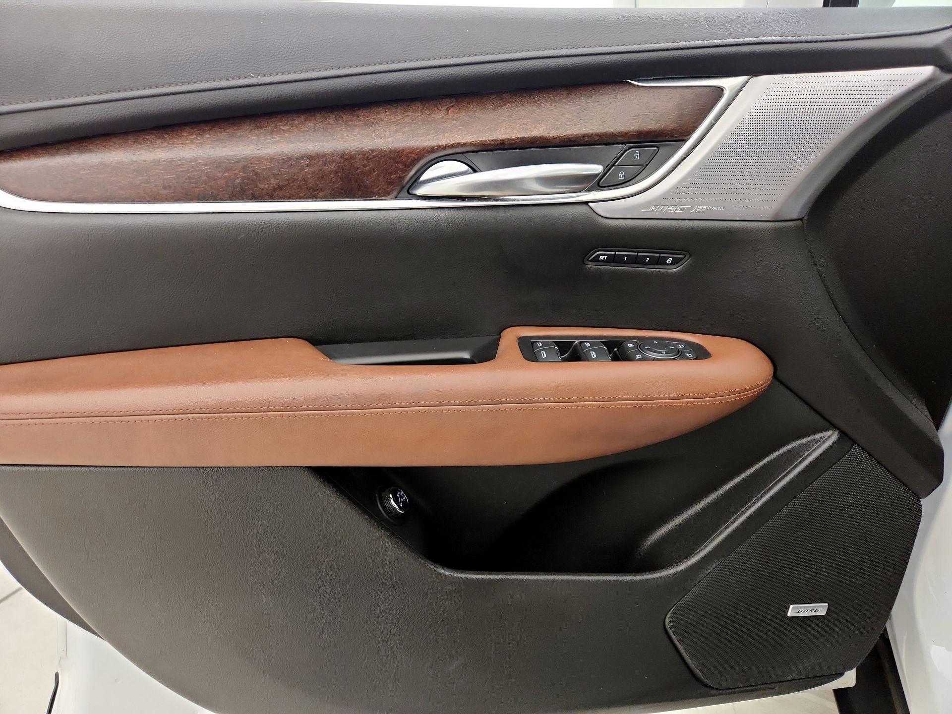 Thumbnail: 2020 Cadillac XT5 - 12