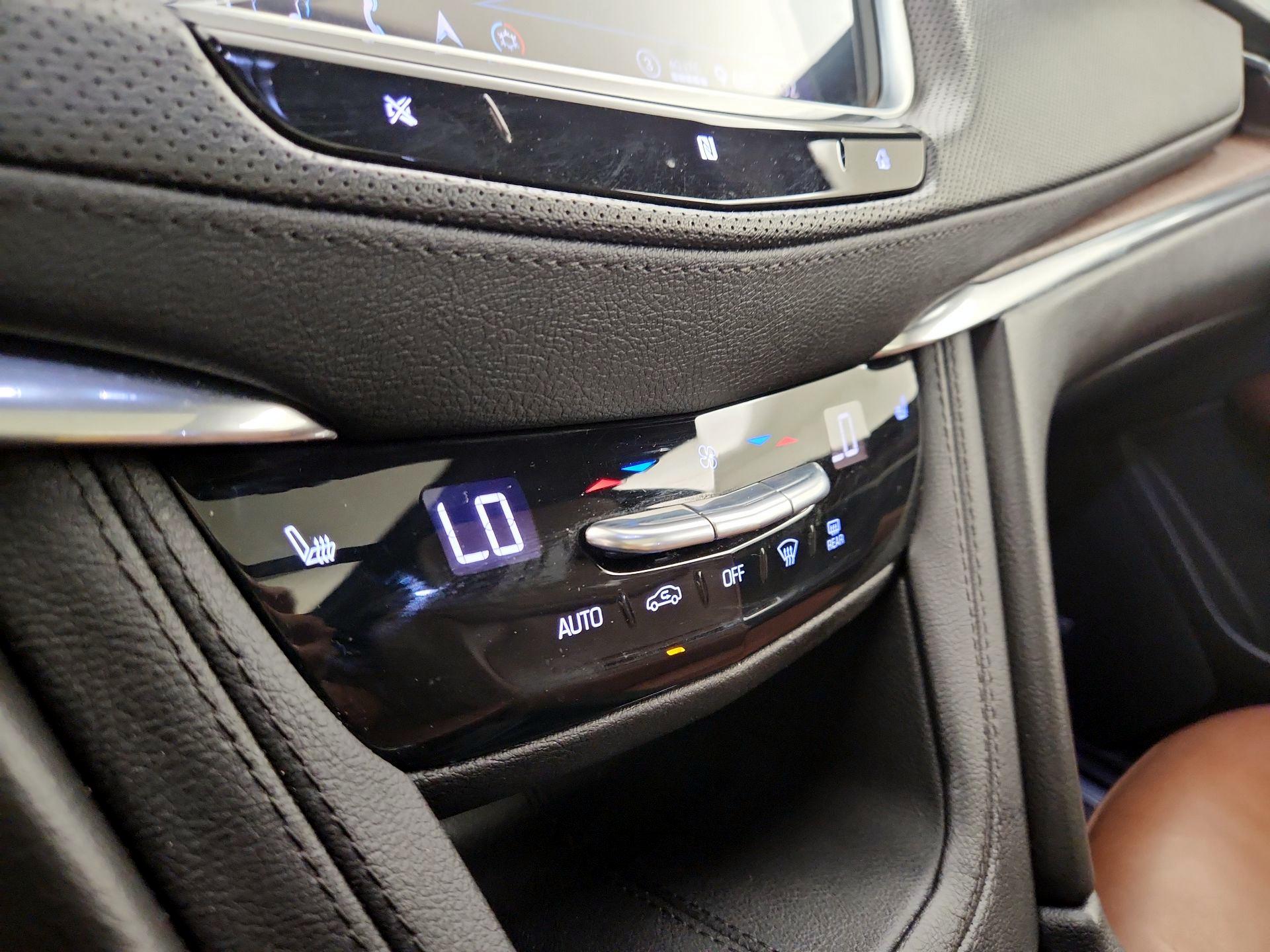 Thumbnail: 2020 Cadillac XT5 - 17