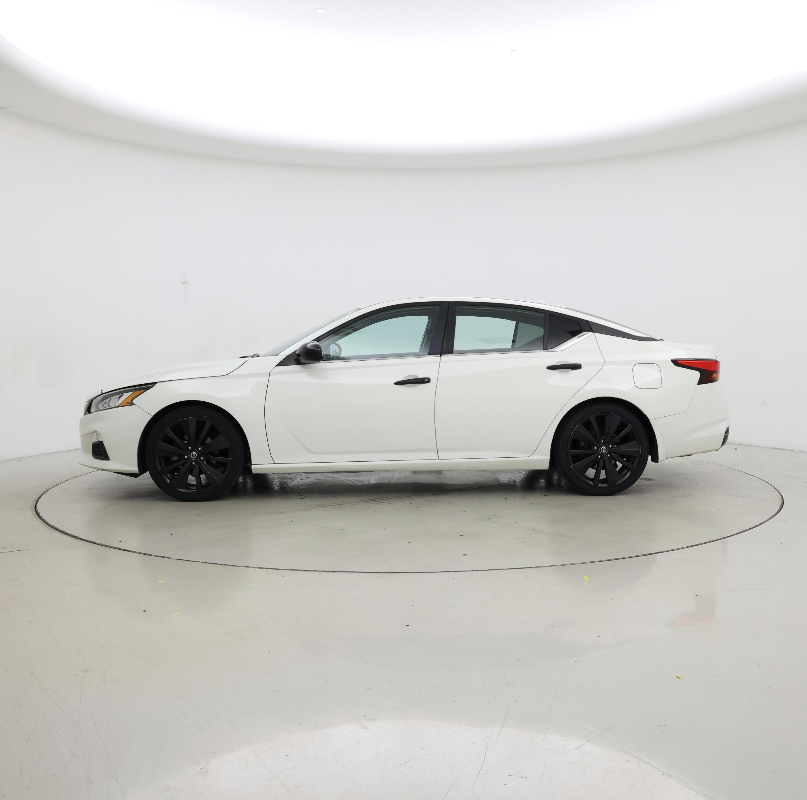 Thumbnail: 2019 Nissan Altima - 3