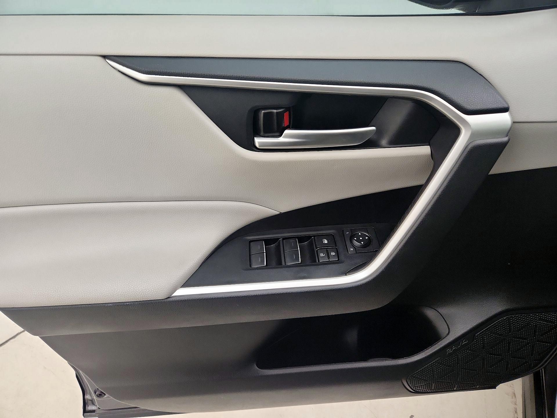Thumbnail: 2023 Toyota RAV4 - 12