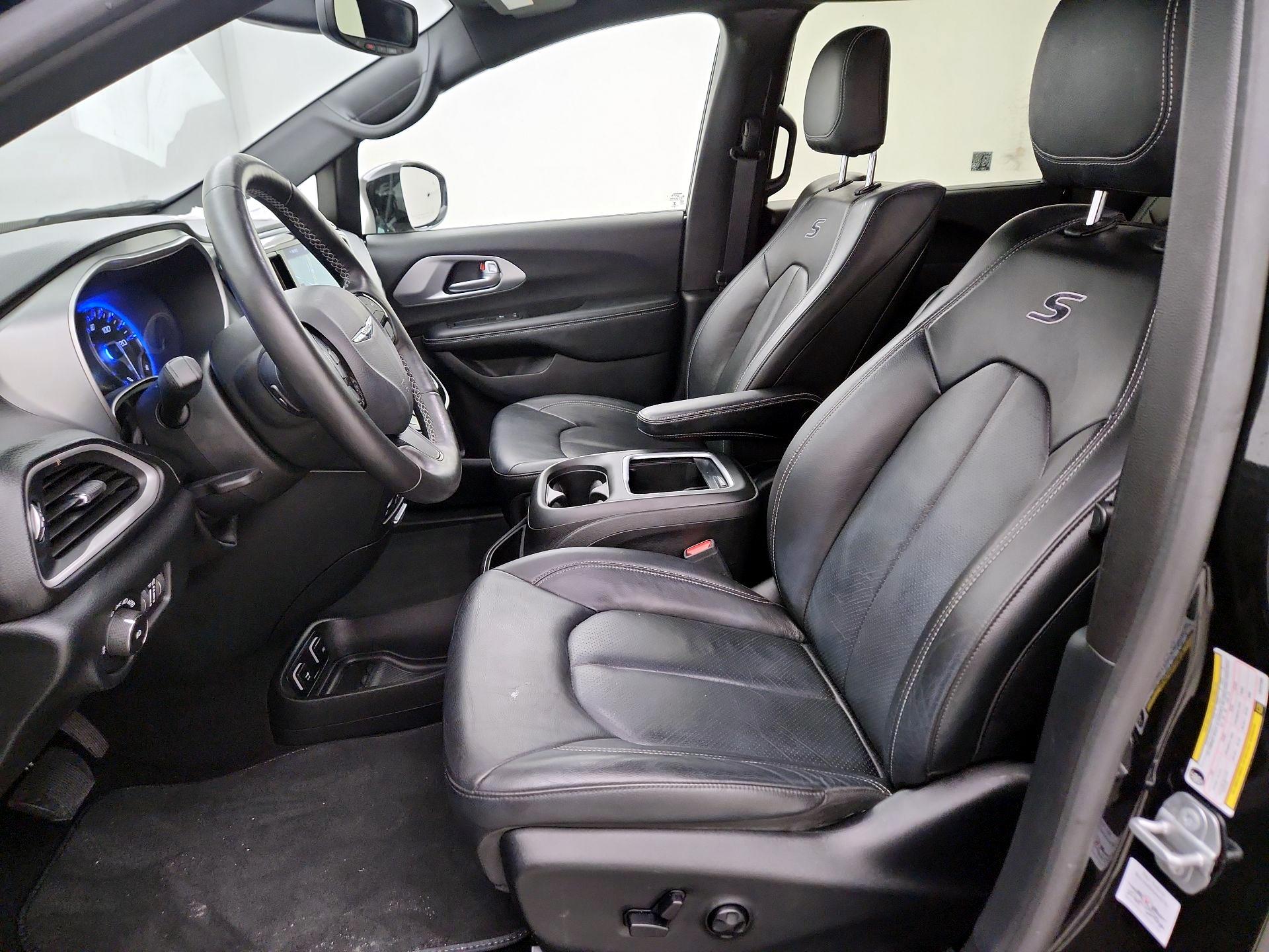 Thumbnail: 2020 Chrysler Pacifica - 11