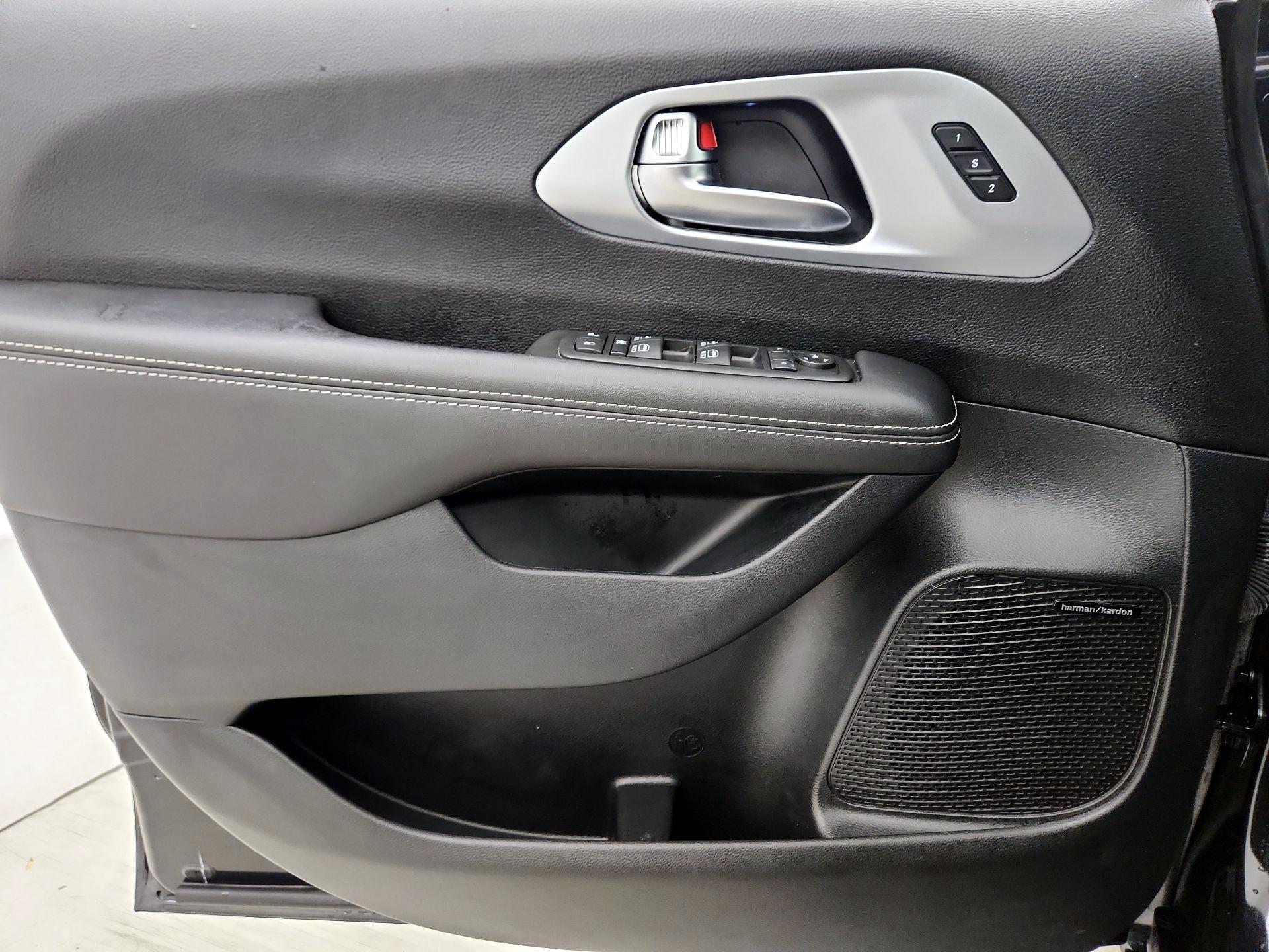 Thumbnail: 2020 Chrysler Pacifica - 12