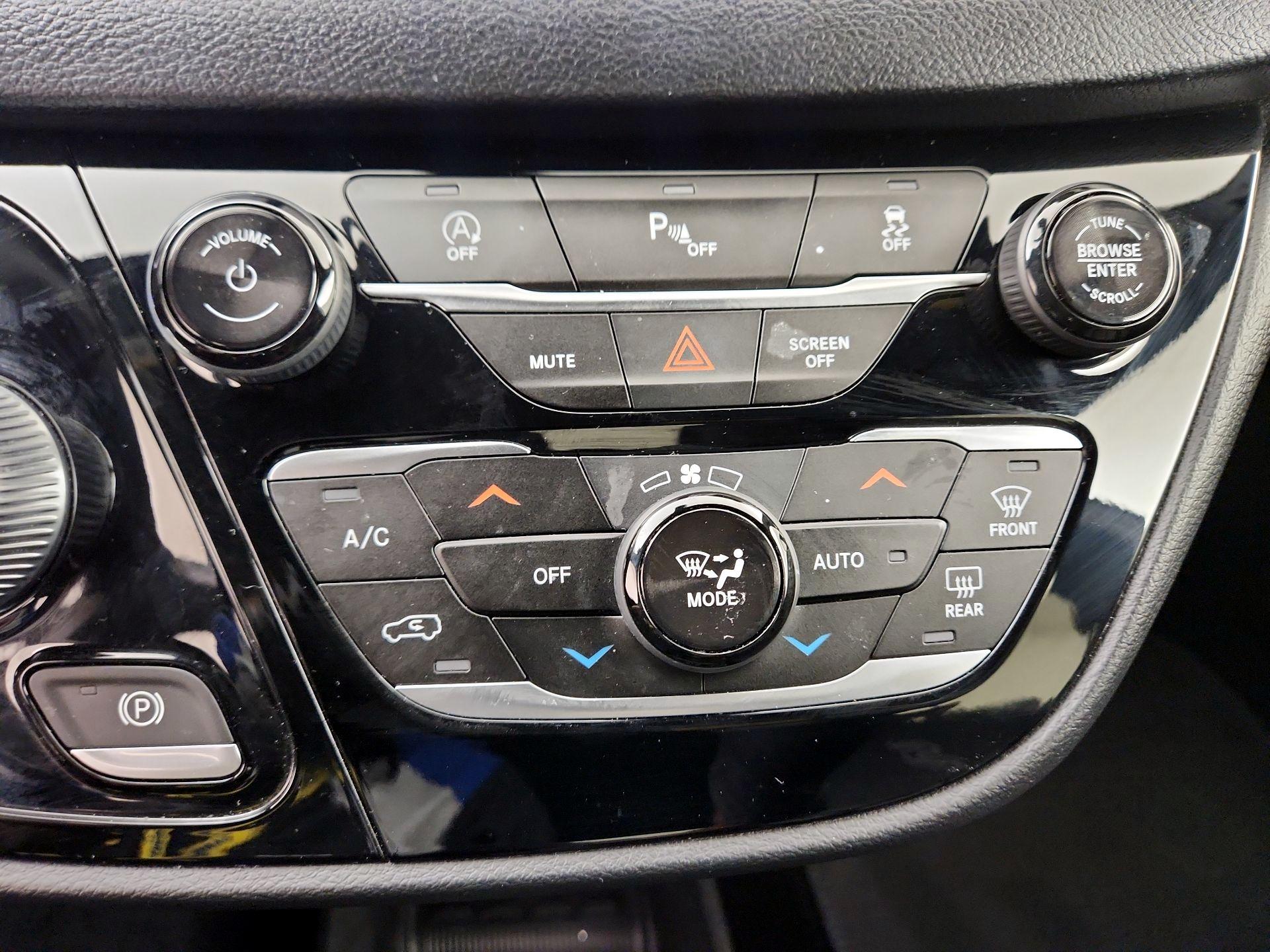 Thumbnail: 2020 Chrysler Pacifica - 17