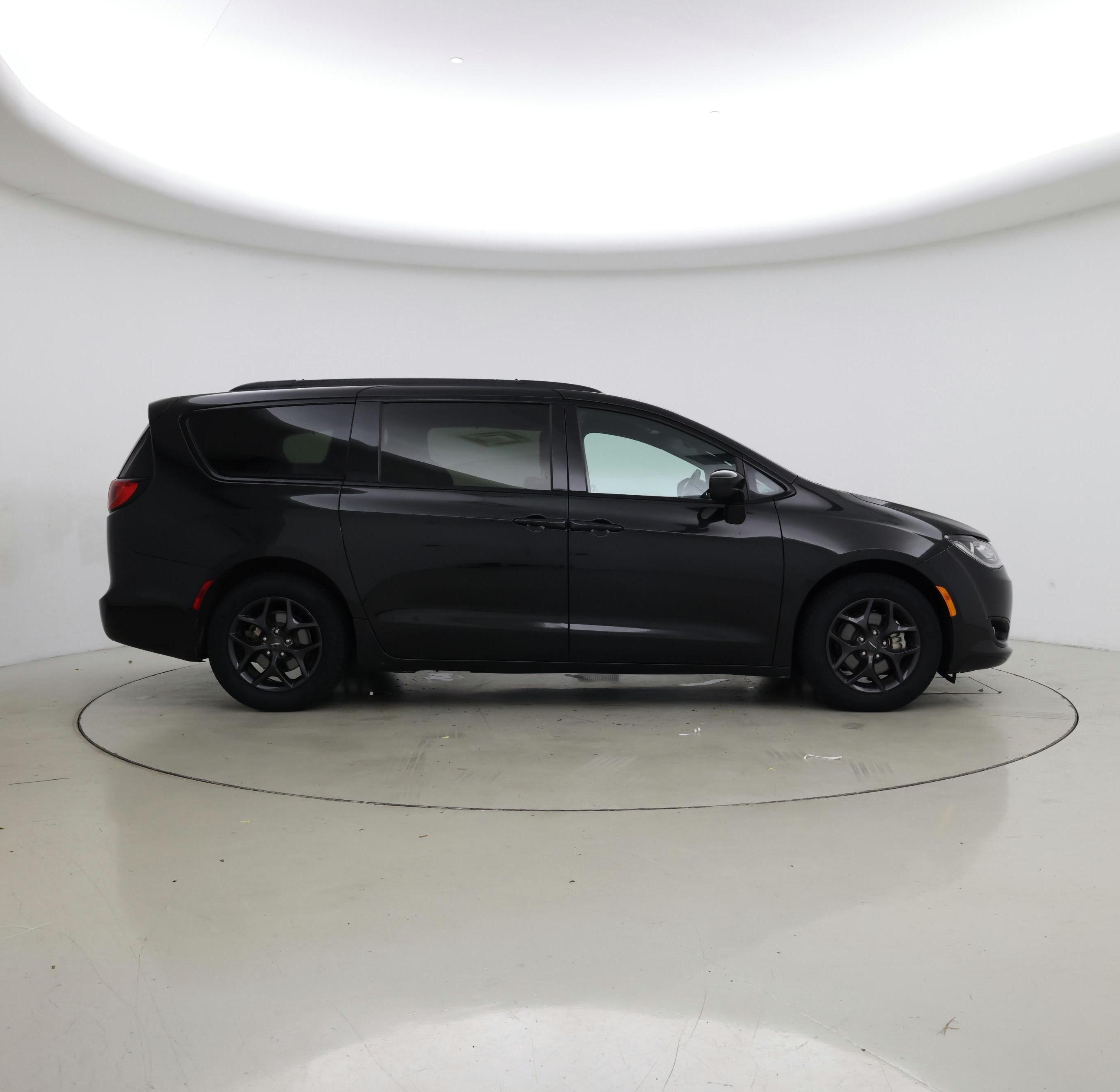 Thumbnail: 2020 Chrysler Pacifica - 7