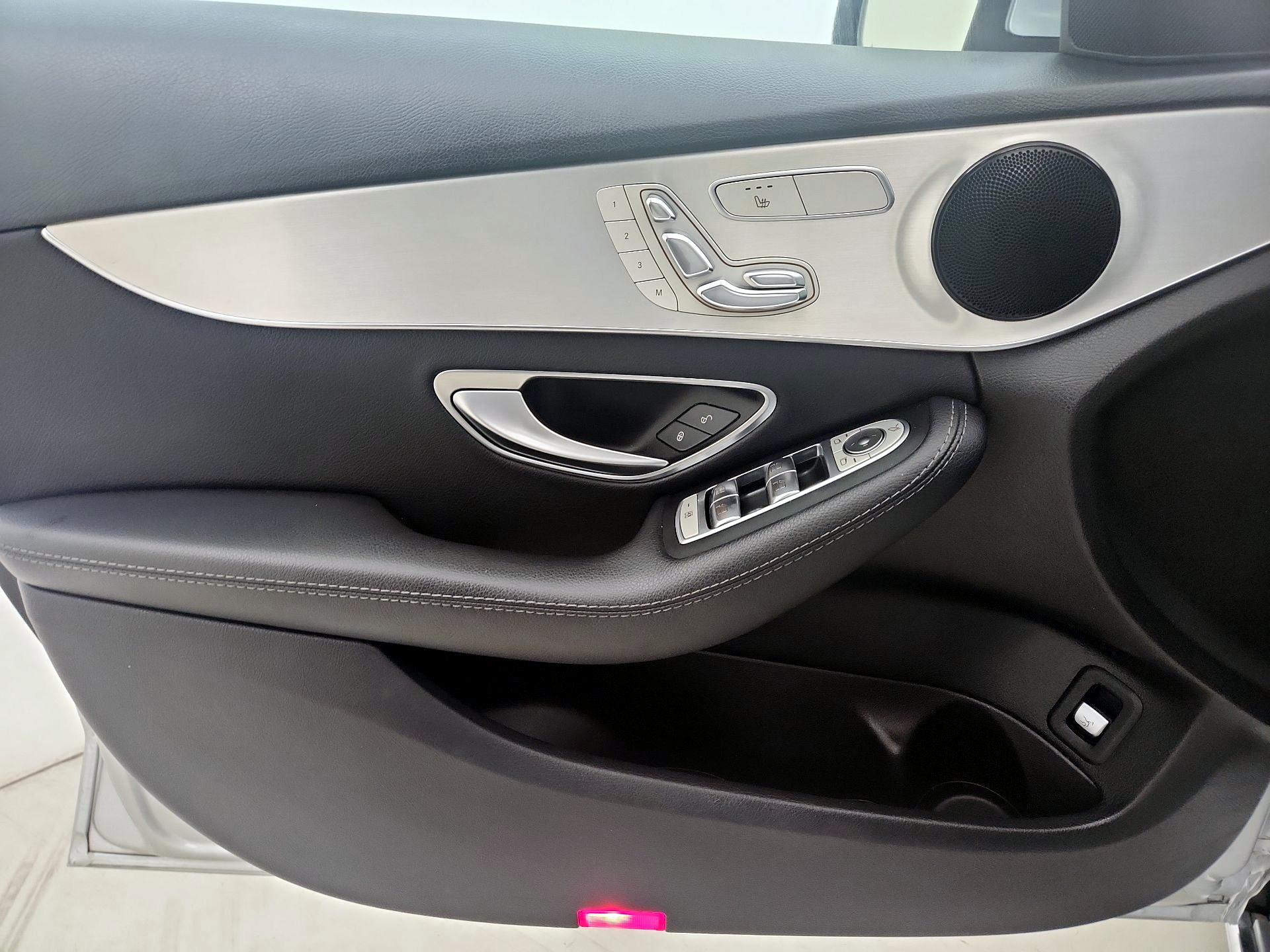 Thumbnail: 2016 Mercedes-Benz C-Class - 12